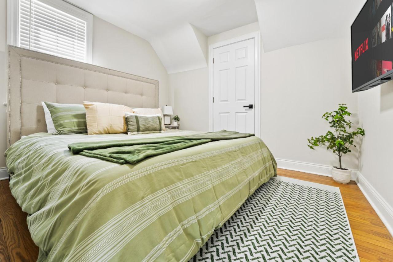 Three-Bedroom House photo 2