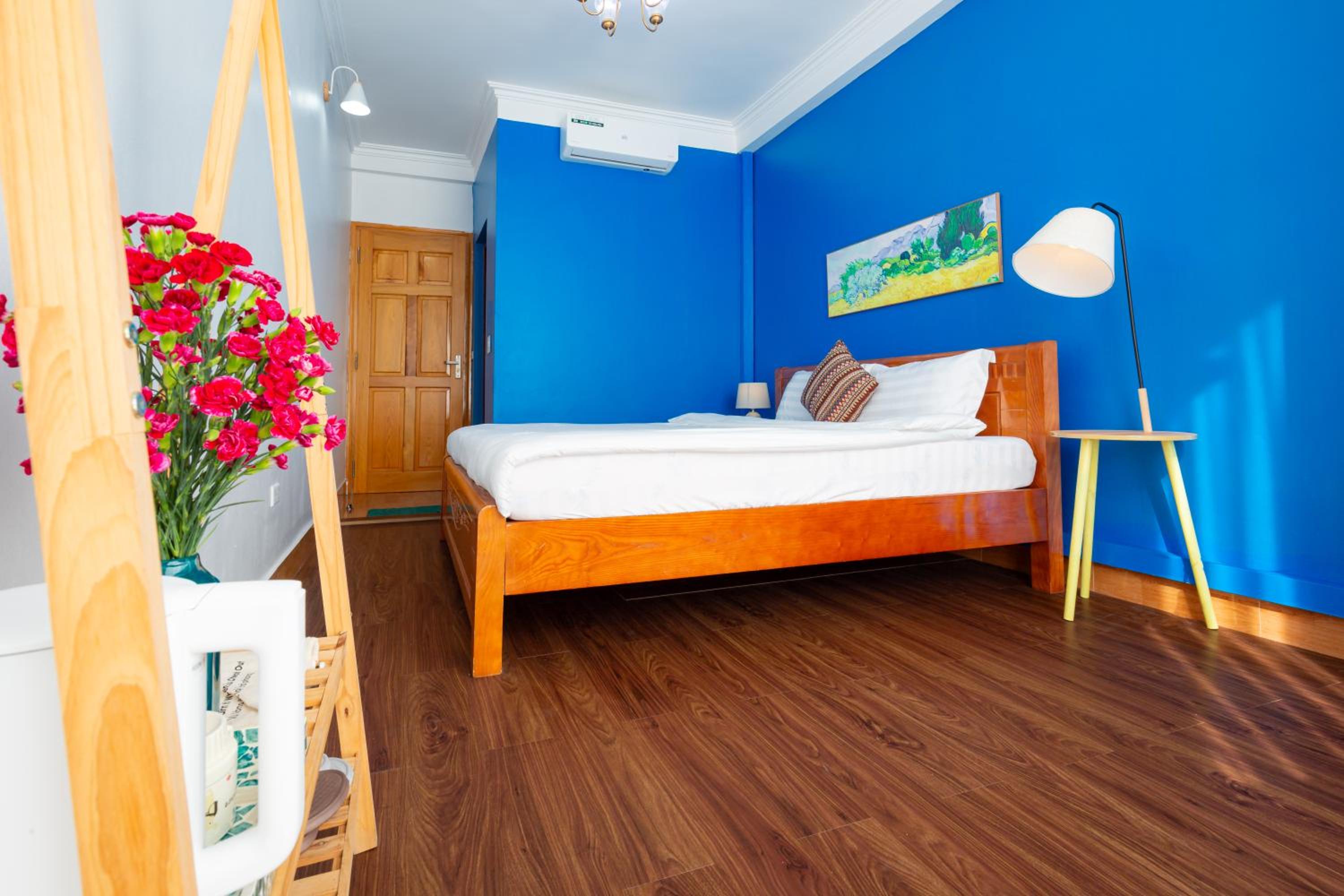 Deluxe Double Room with Bath - Photo 8