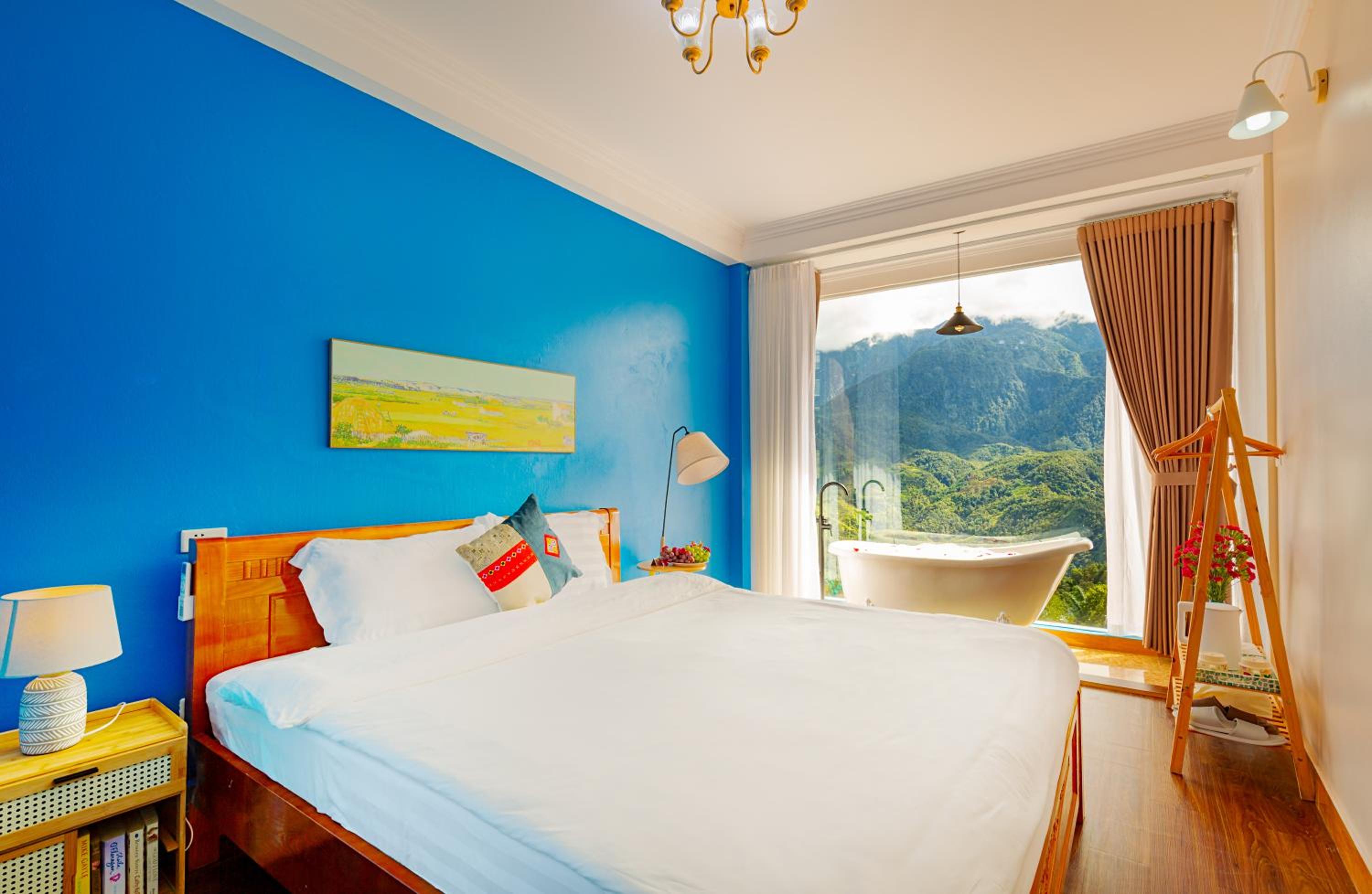Deluxe Double Room with Bath - Photo 1