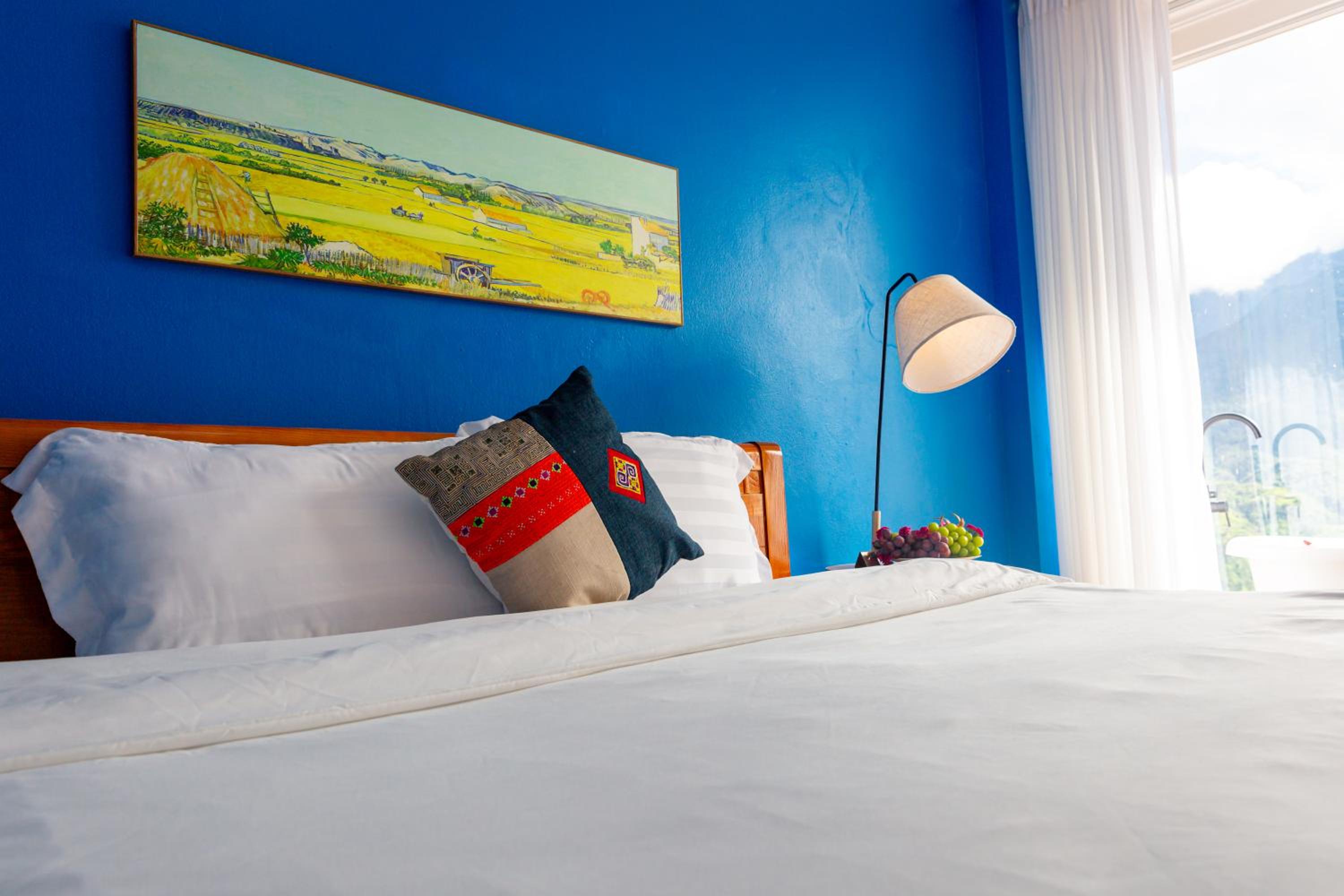 Deluxe Double Room with Bath - Photo 5
