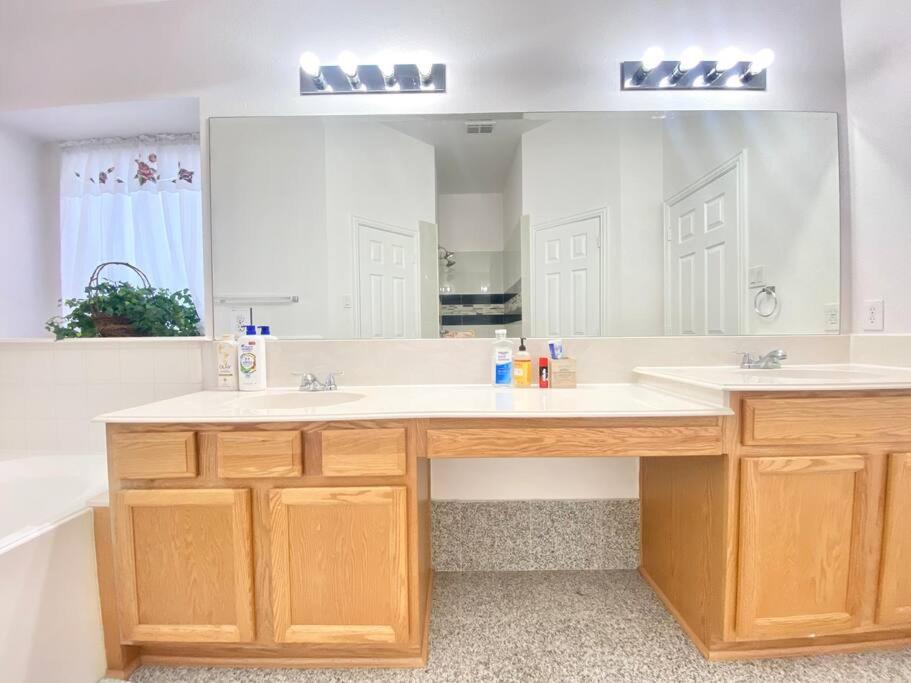 Four-Bedroom House photo 2