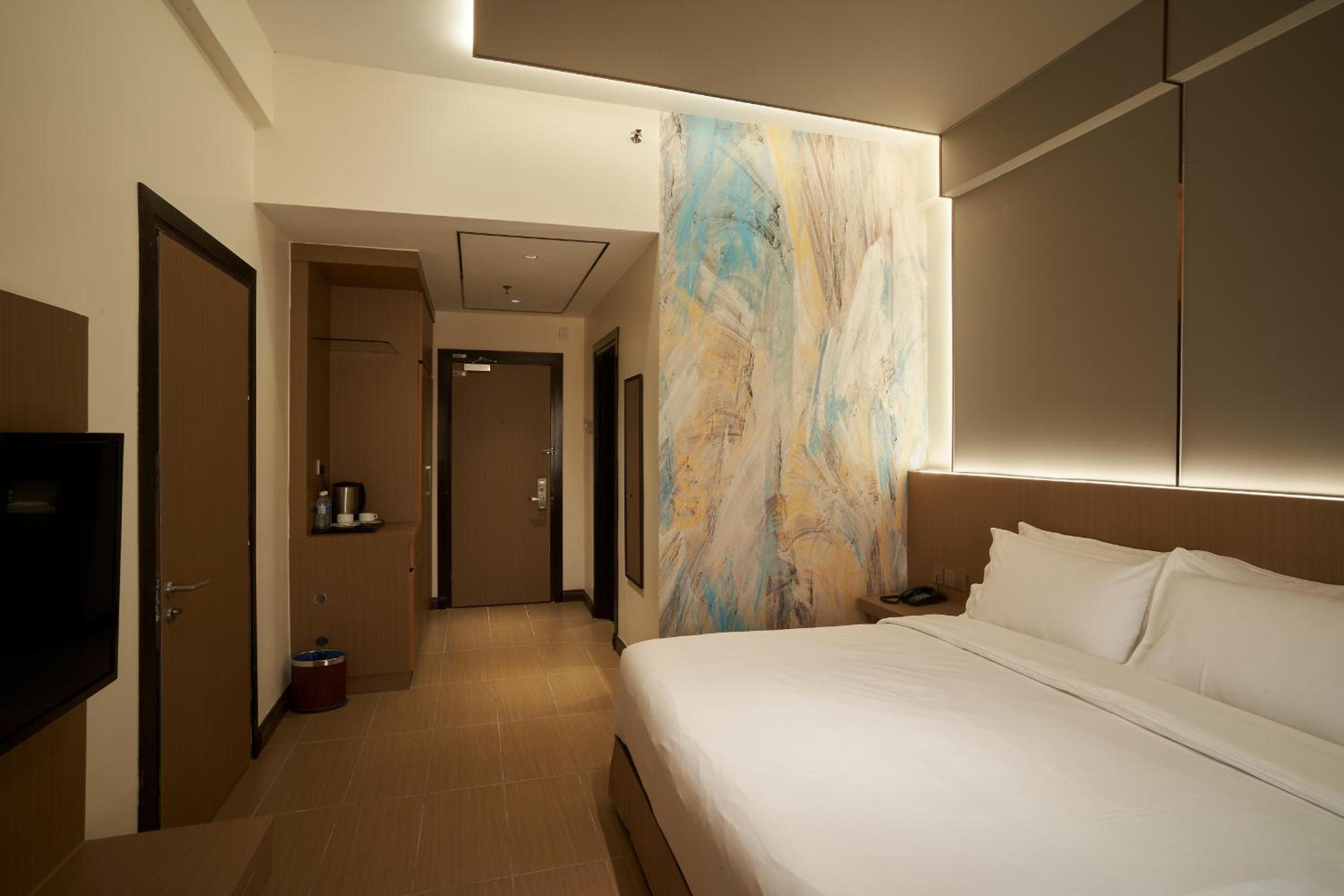 Deluxe King Room - Photo 2