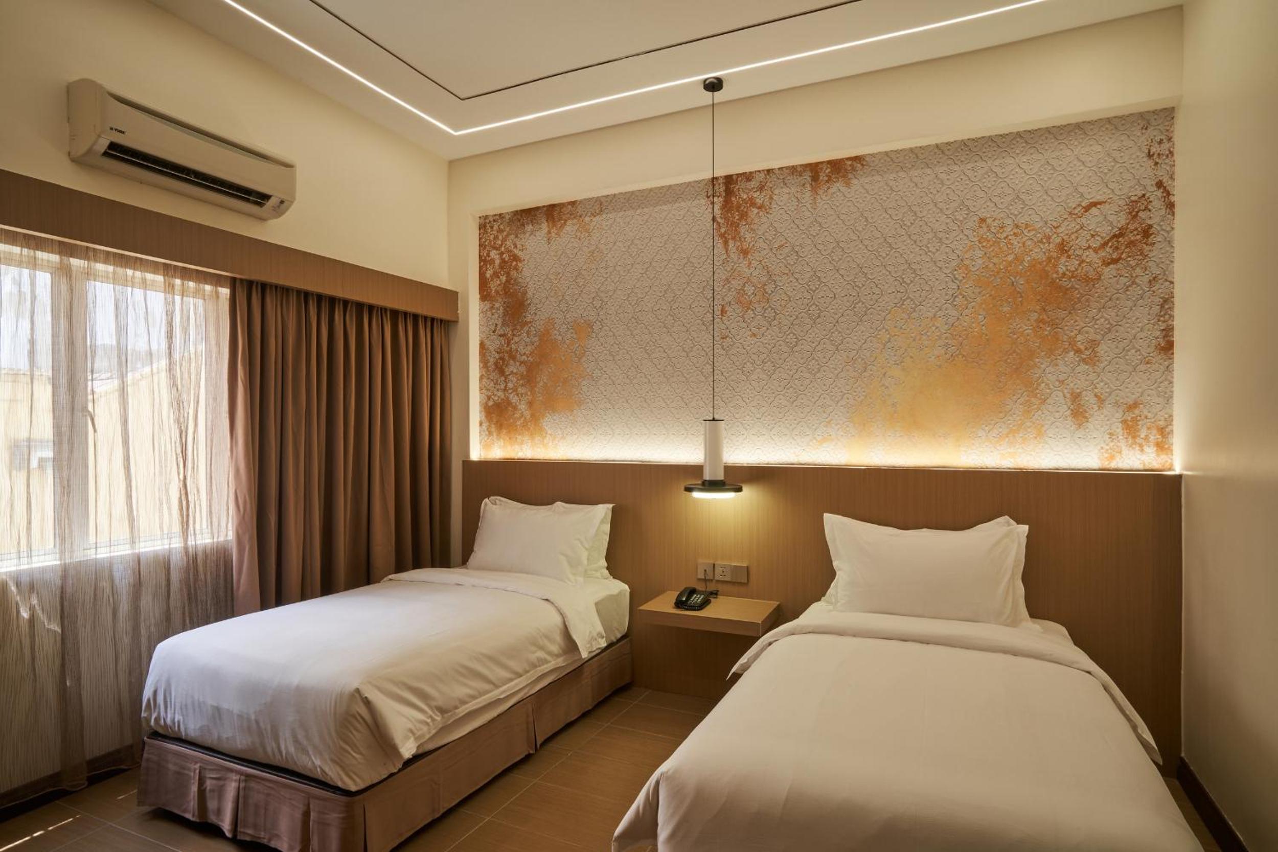 Deluxe Twin Room - Photo 3