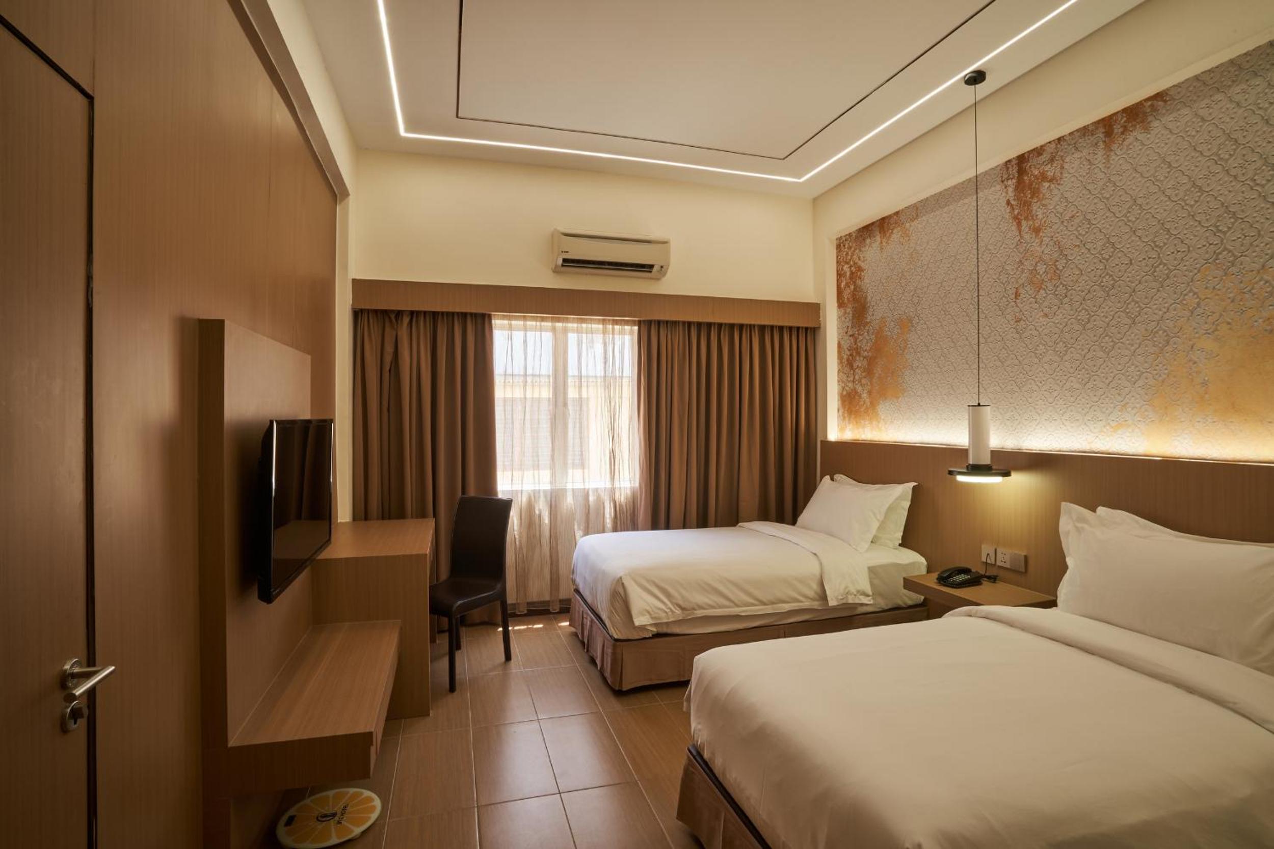 Deluxe Twin Room - Photo 2