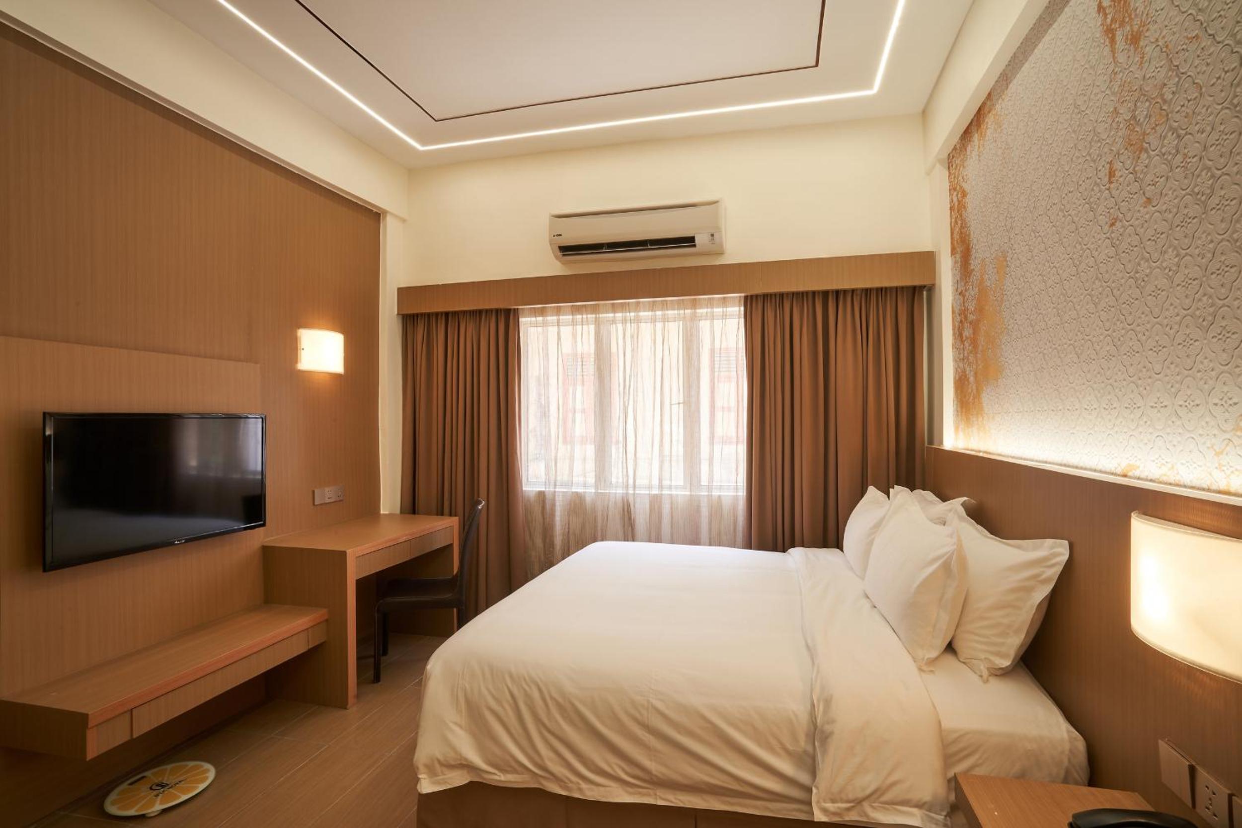 Deluxe Queen Room - Photo 2