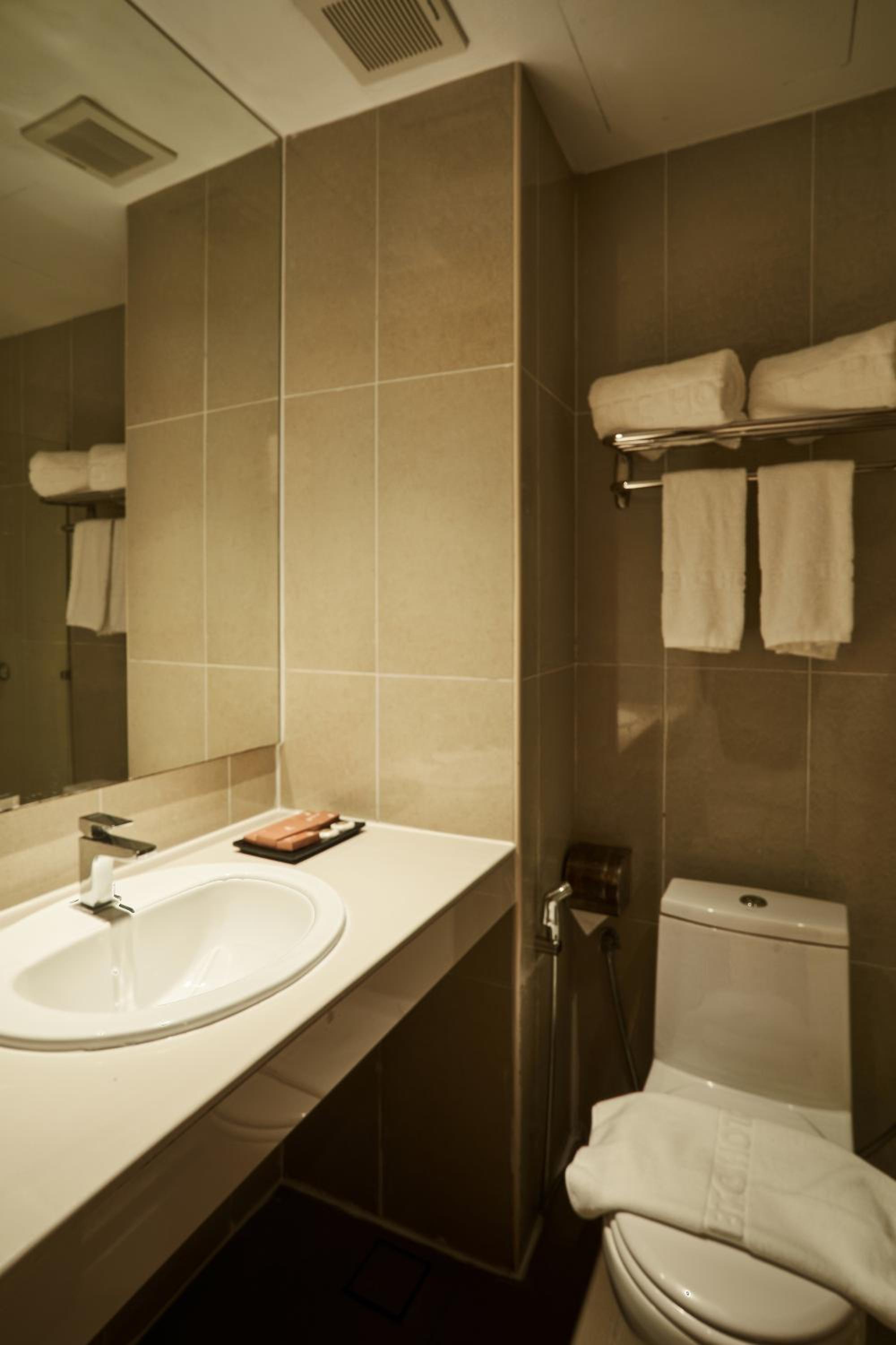 Deluxe King Room - Photo 4