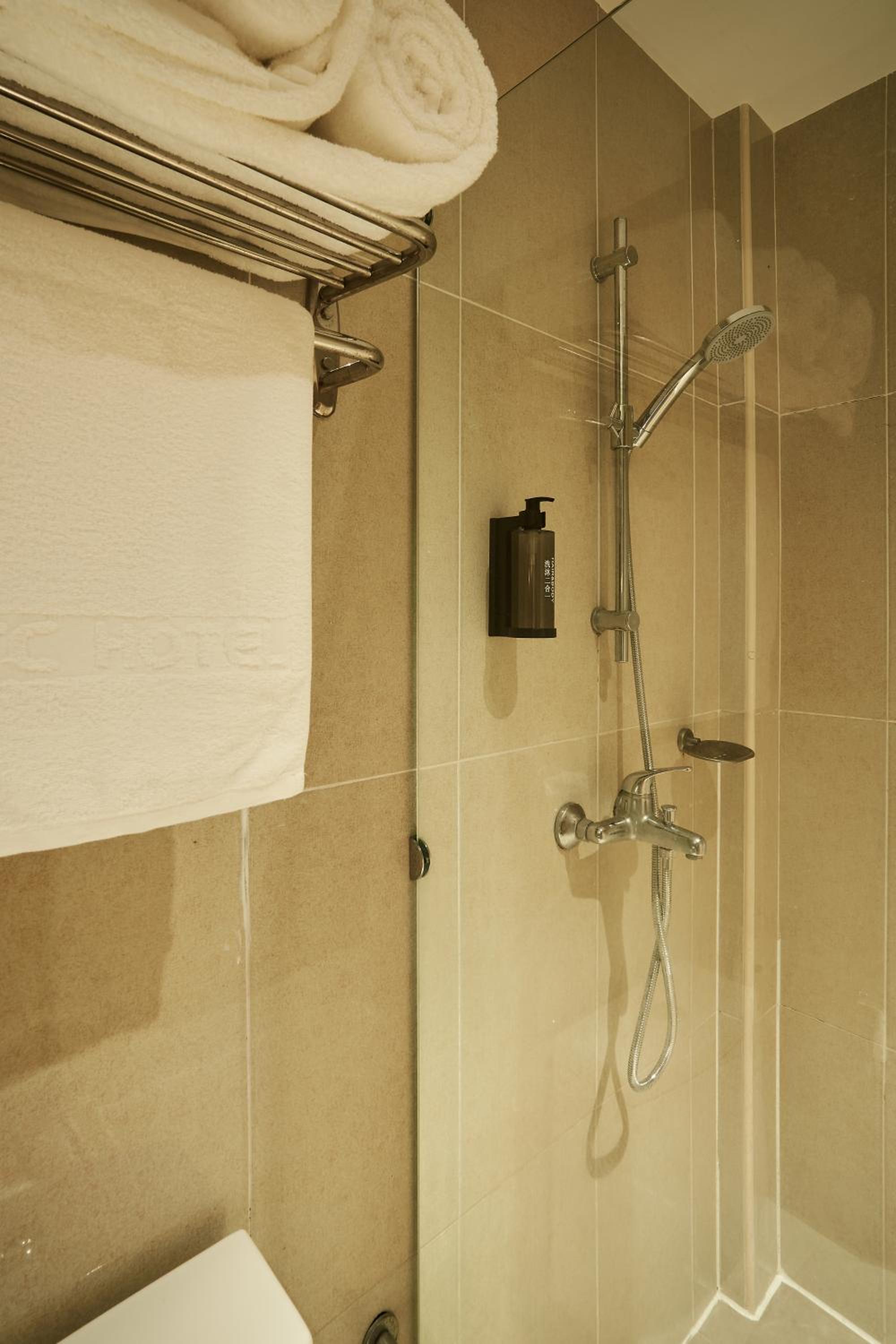 Deluxe Triple Room - Photo 10