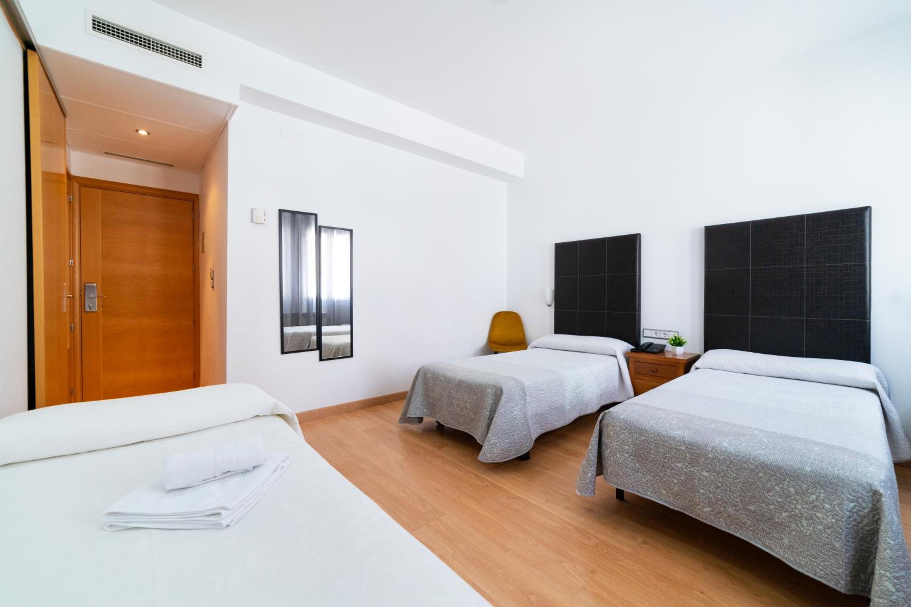 Triple Room with Bath photo 3