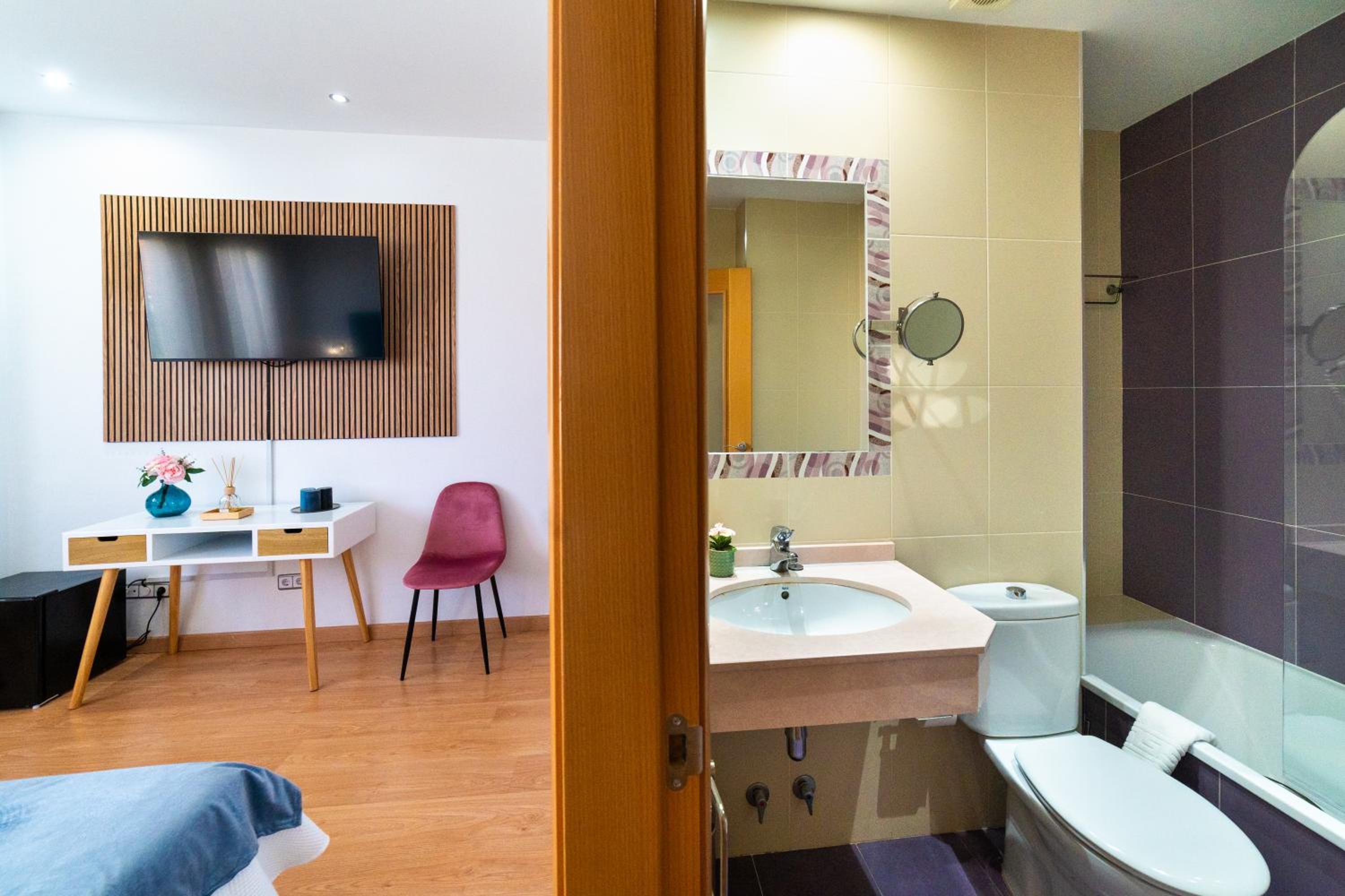 Deluxe King Room photo 3