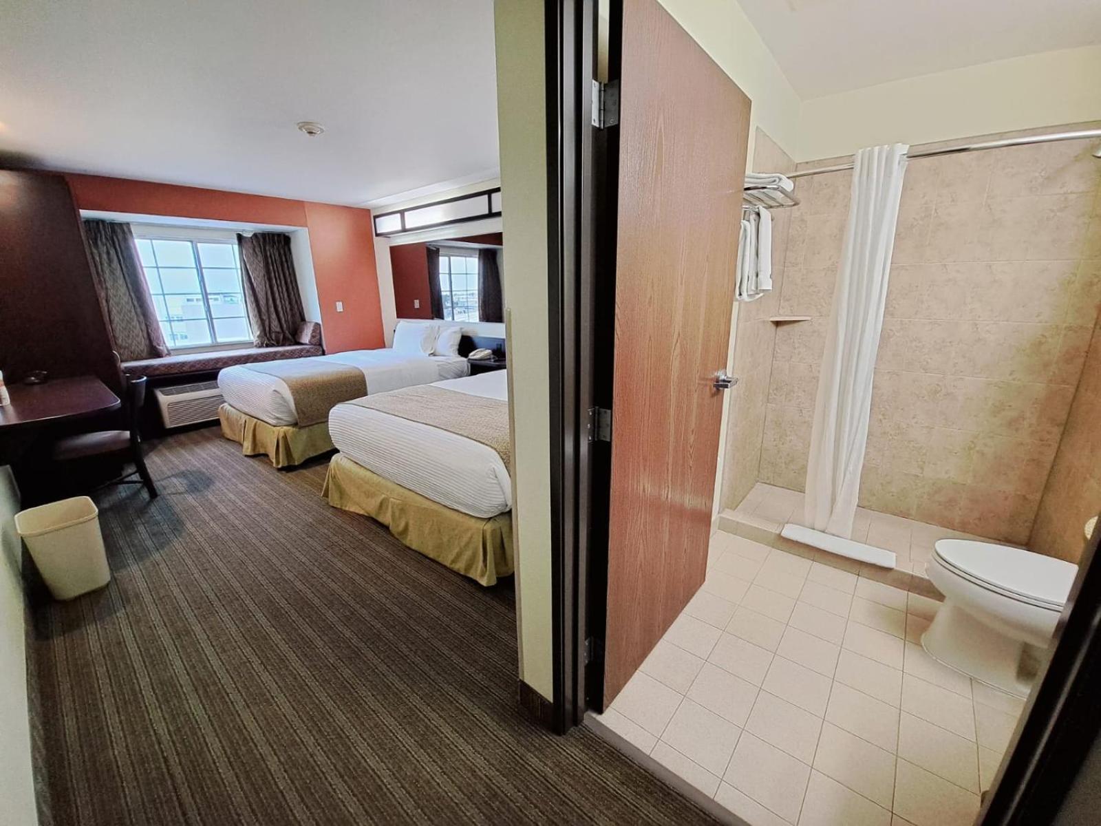 Queen Room with Two Queen Beds - Non-Smoking - Photo 1