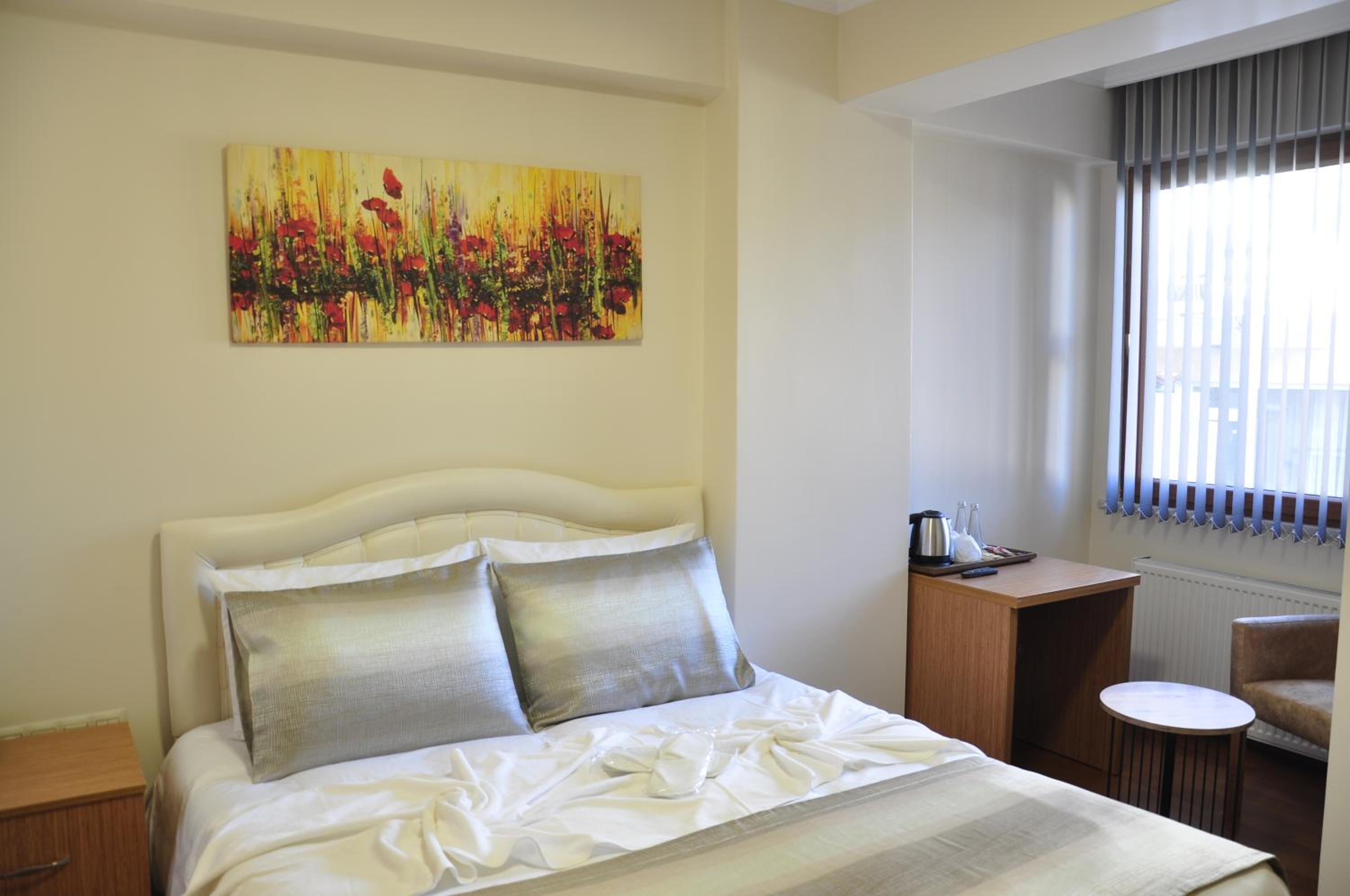 Economy Double Room photo 2