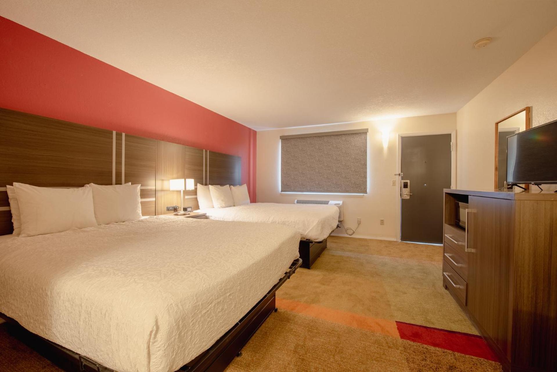 Queen Room with Two Queen Beds - Accessible/Non-Smoking  - Photo 2