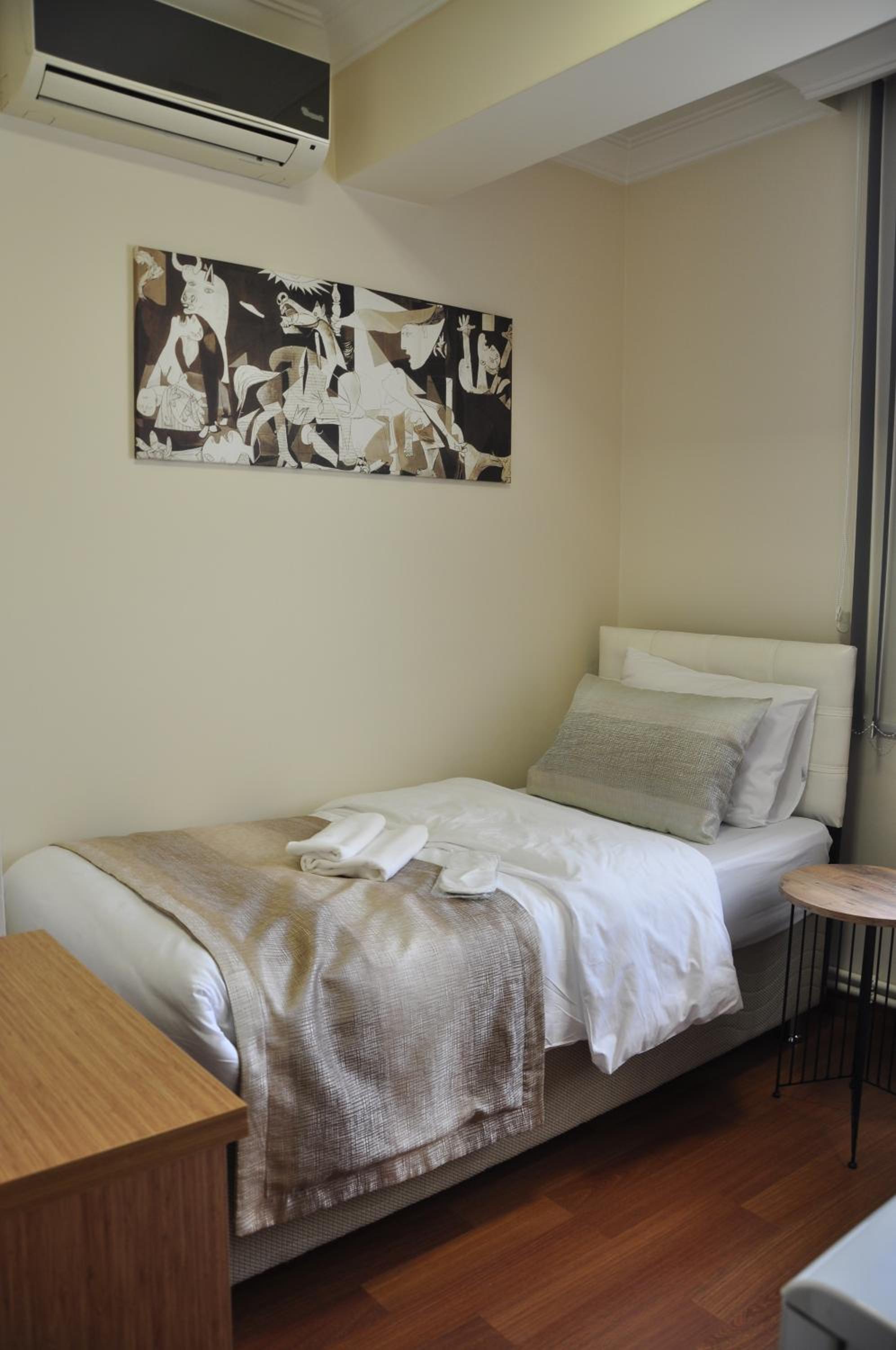 Single Room photo 2