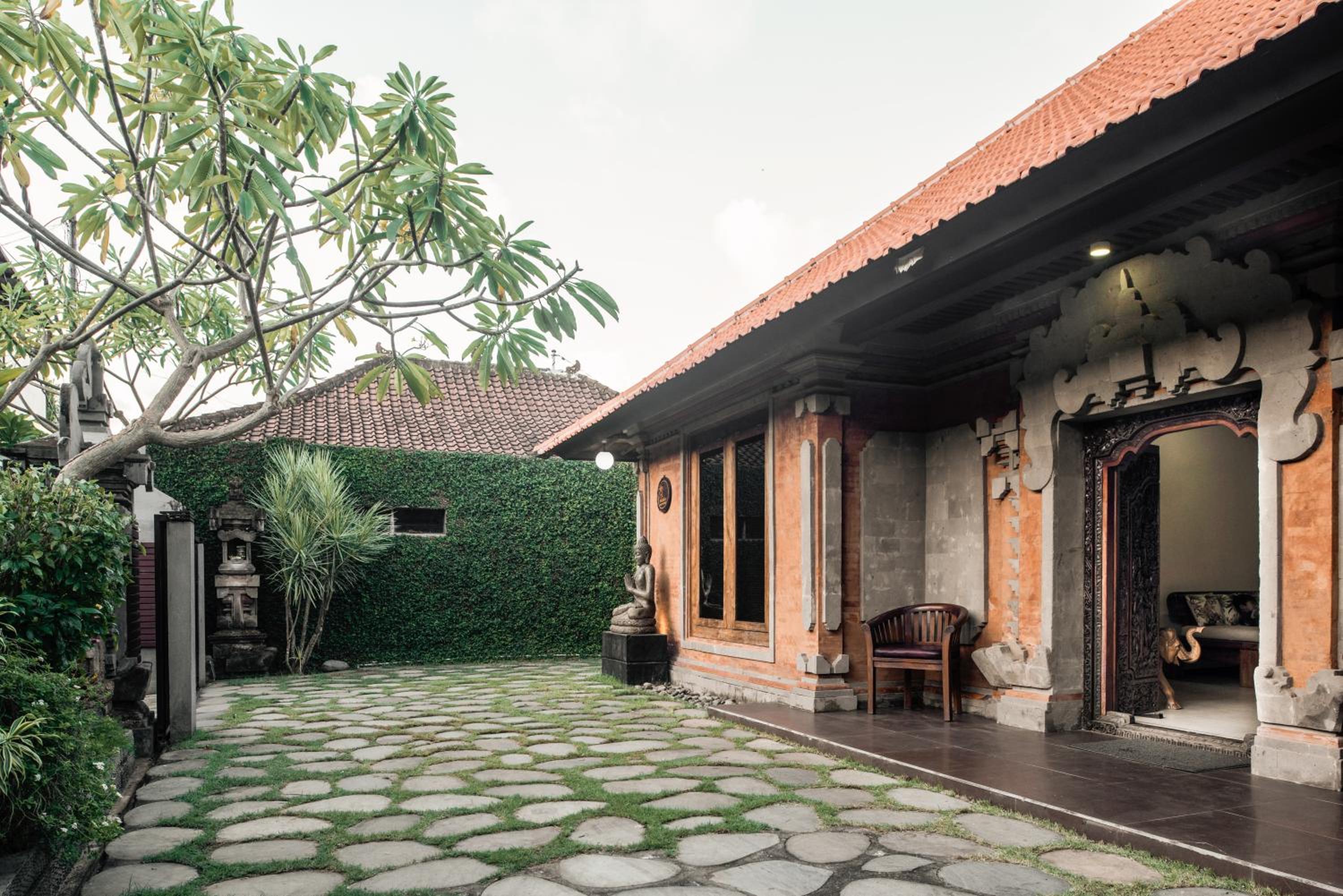 Villa - Photo 2