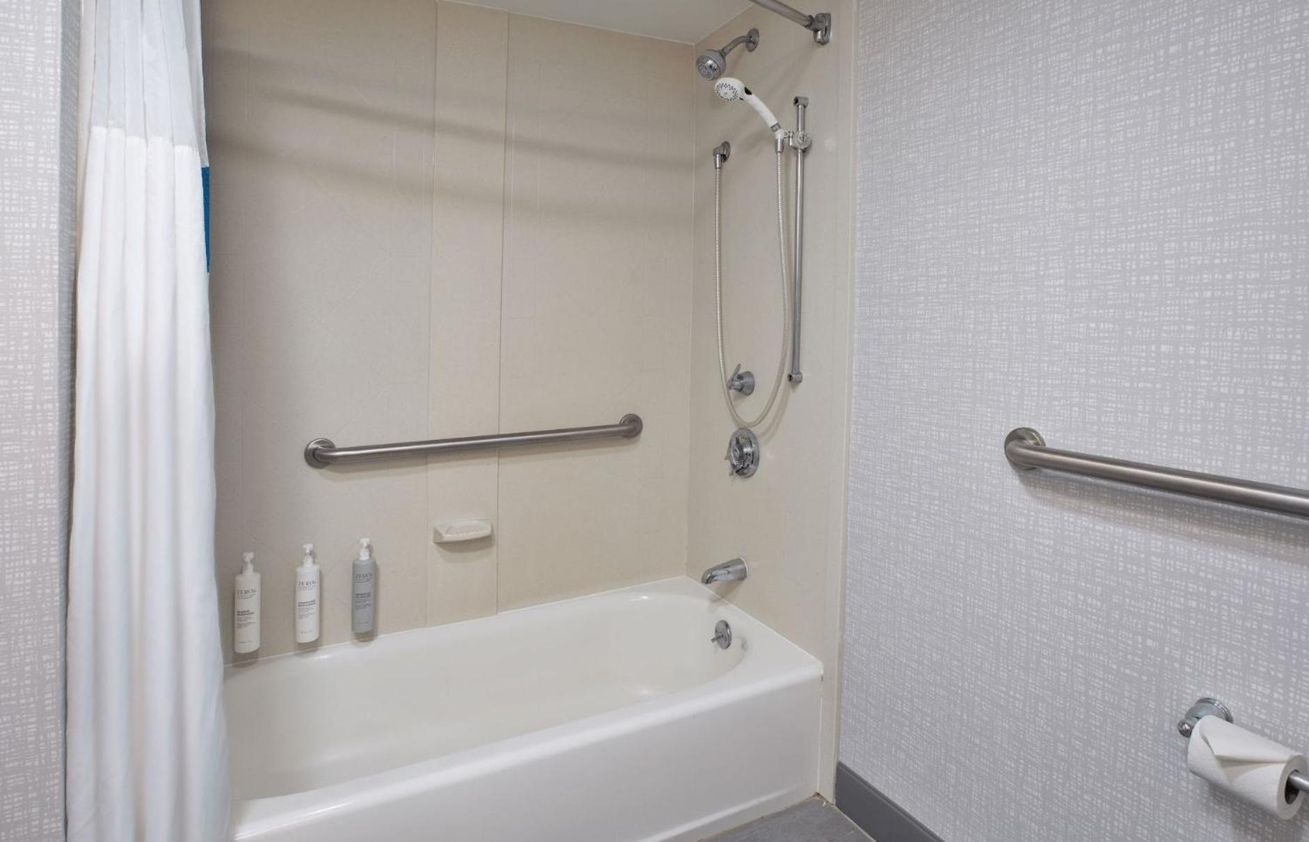 King Room - Mobility Access/Non-Smoking photo 2
