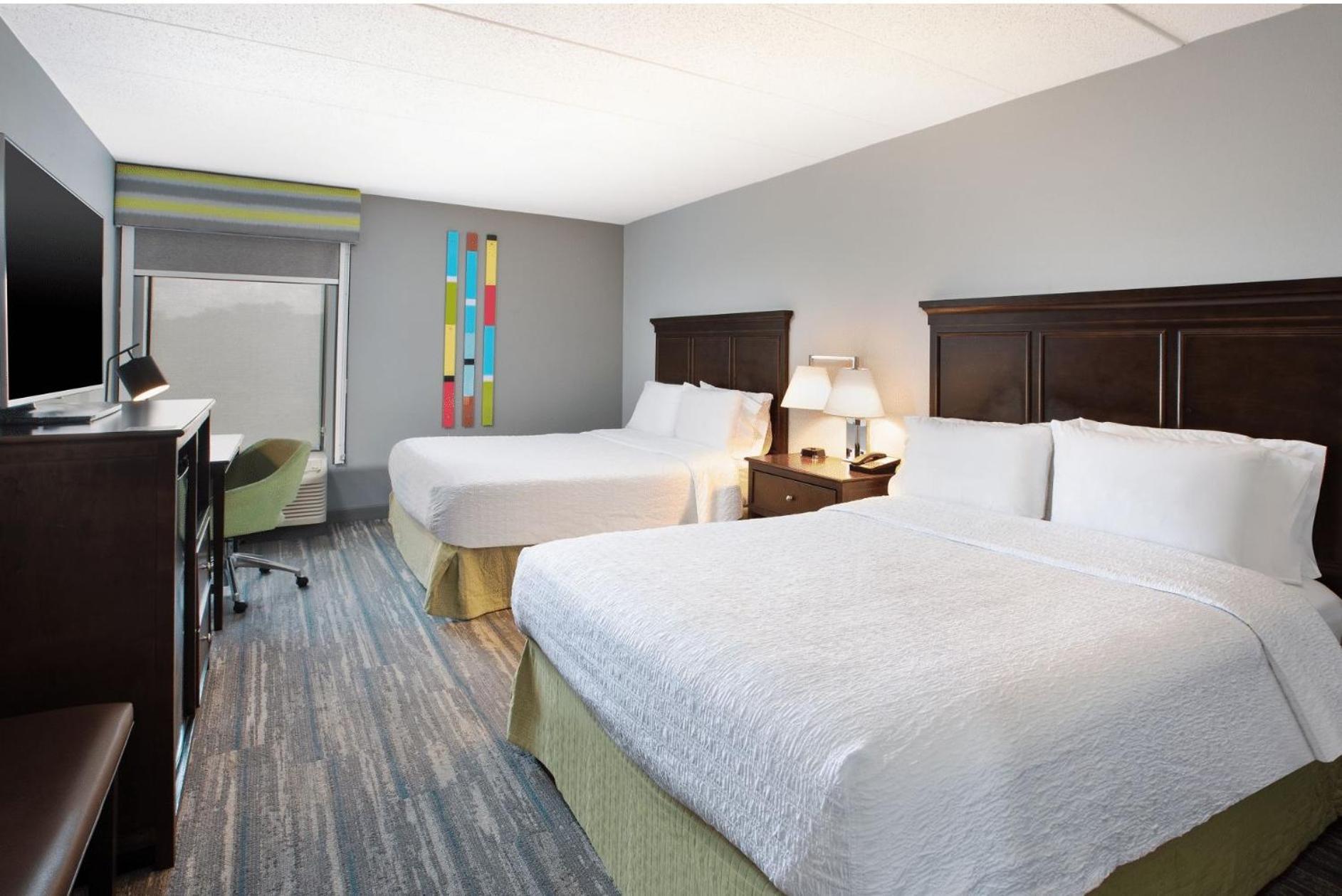 Room with Two Queen Beds - Non-Smoking photo 3