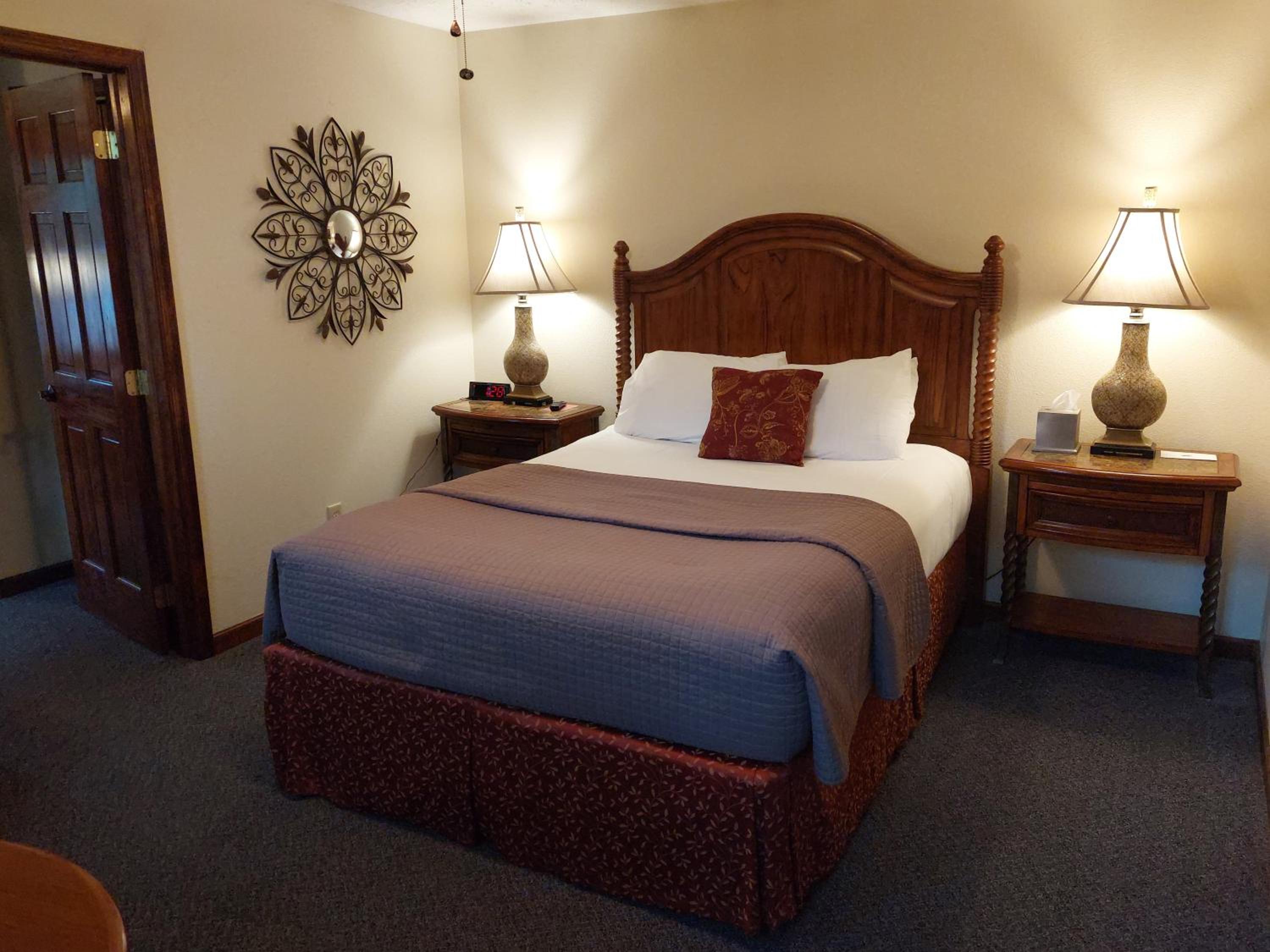 Queen Suite with Sofa Bed - Photo 1