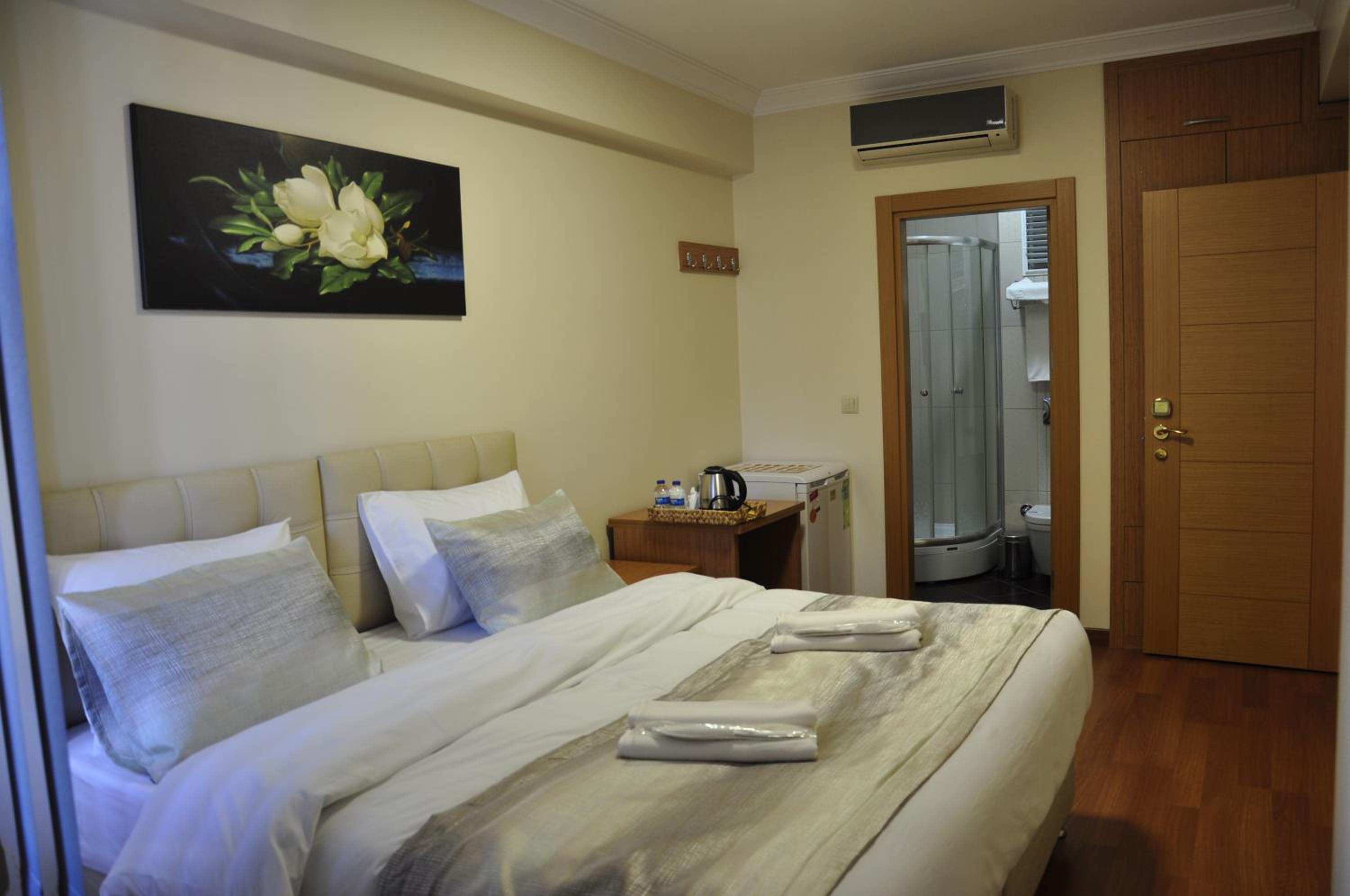 Economy Double Room photo 3