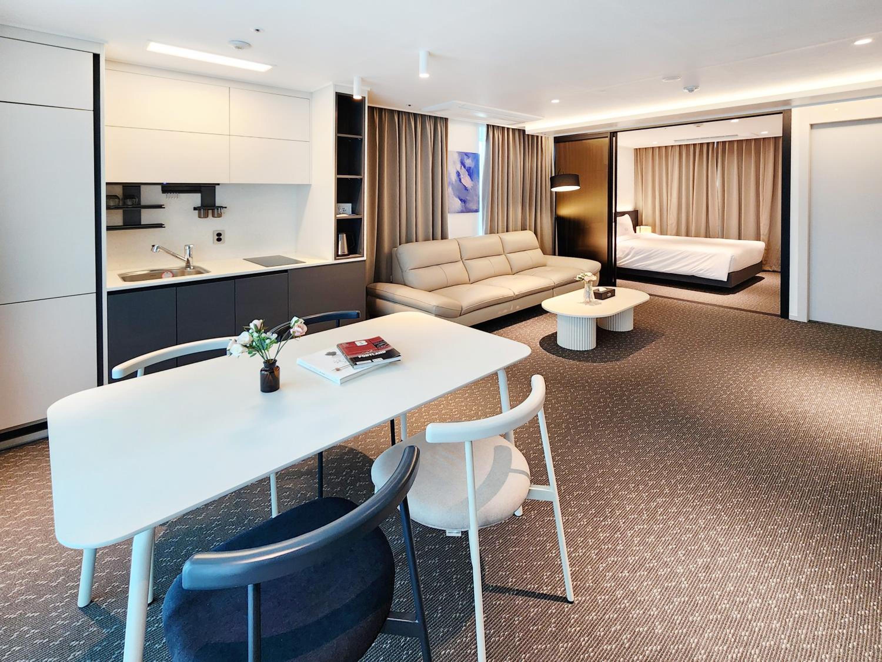 Panorama Ocean Suite - Photo 3