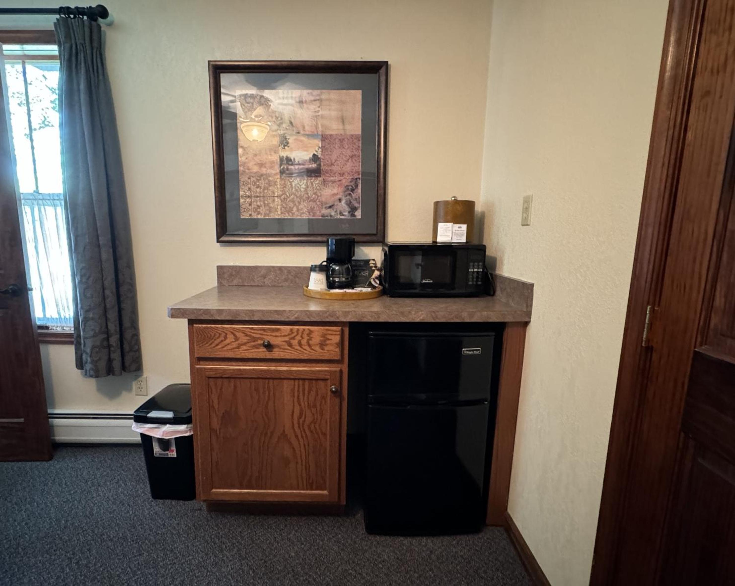 Queen Suite with Sofa Bed - Photo 7