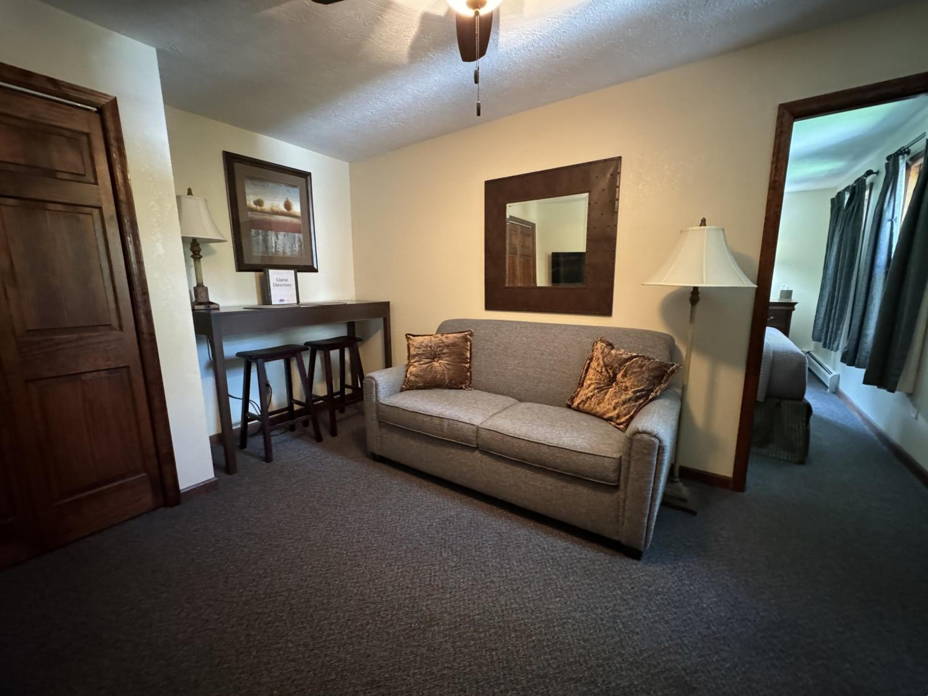 Queen Suite - Photo 7