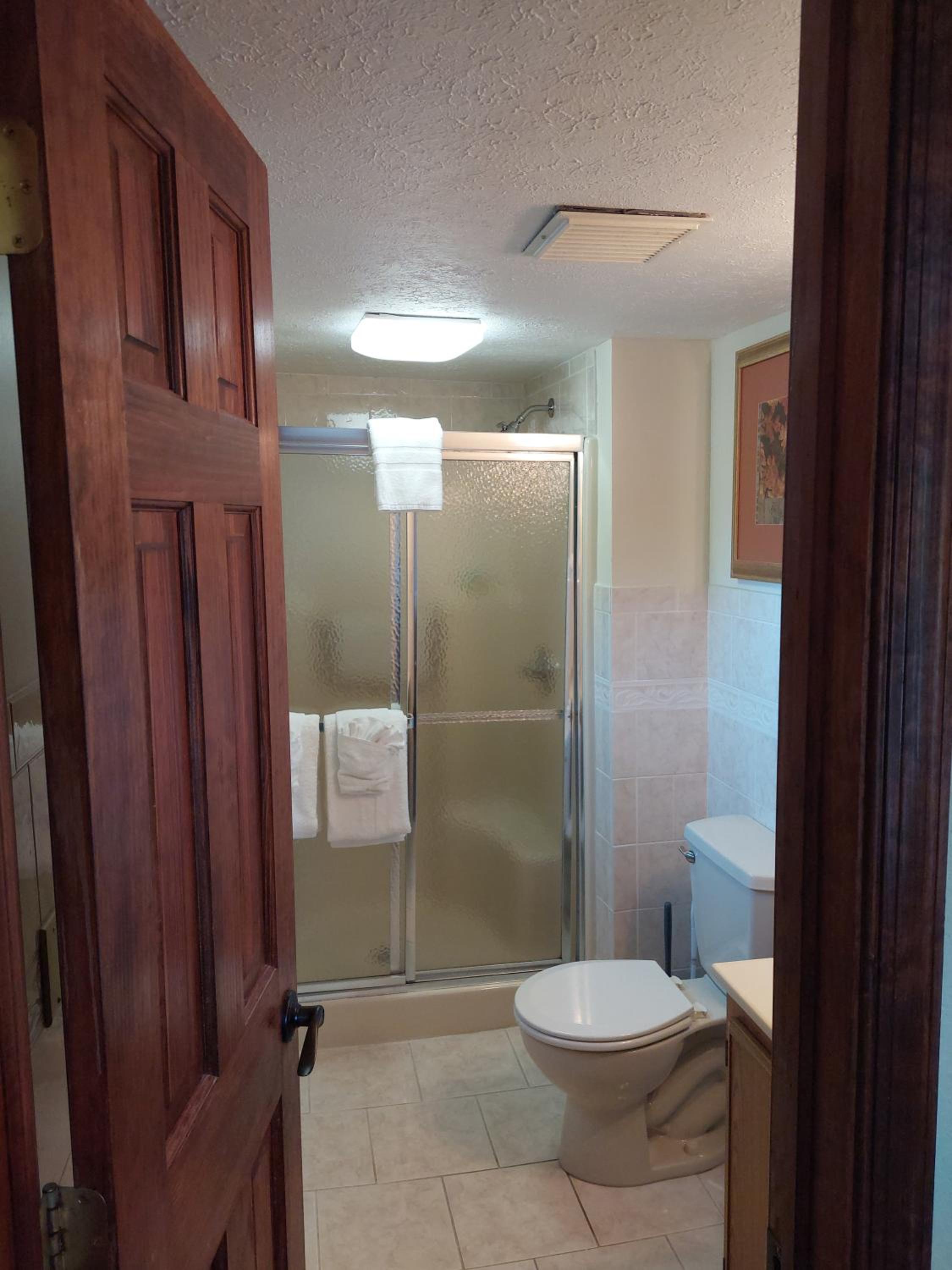 Queen Suite - Photo 5
