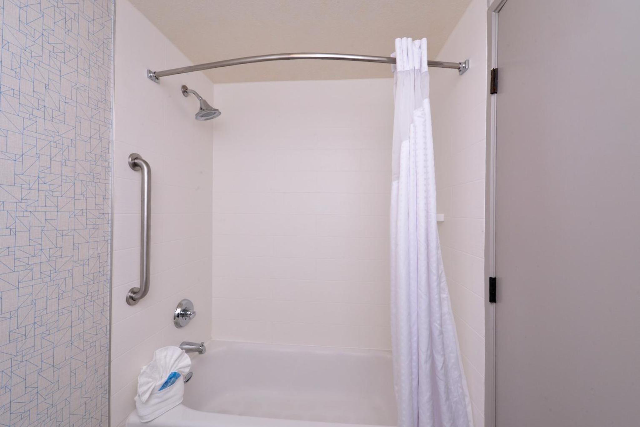 Standard King Room - Photo 5