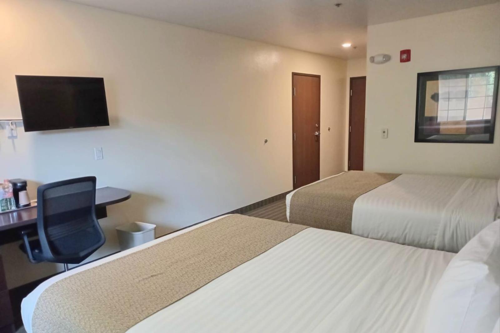 Queen Room with Two Queen Beds - Mobility Access/Non-Smoking