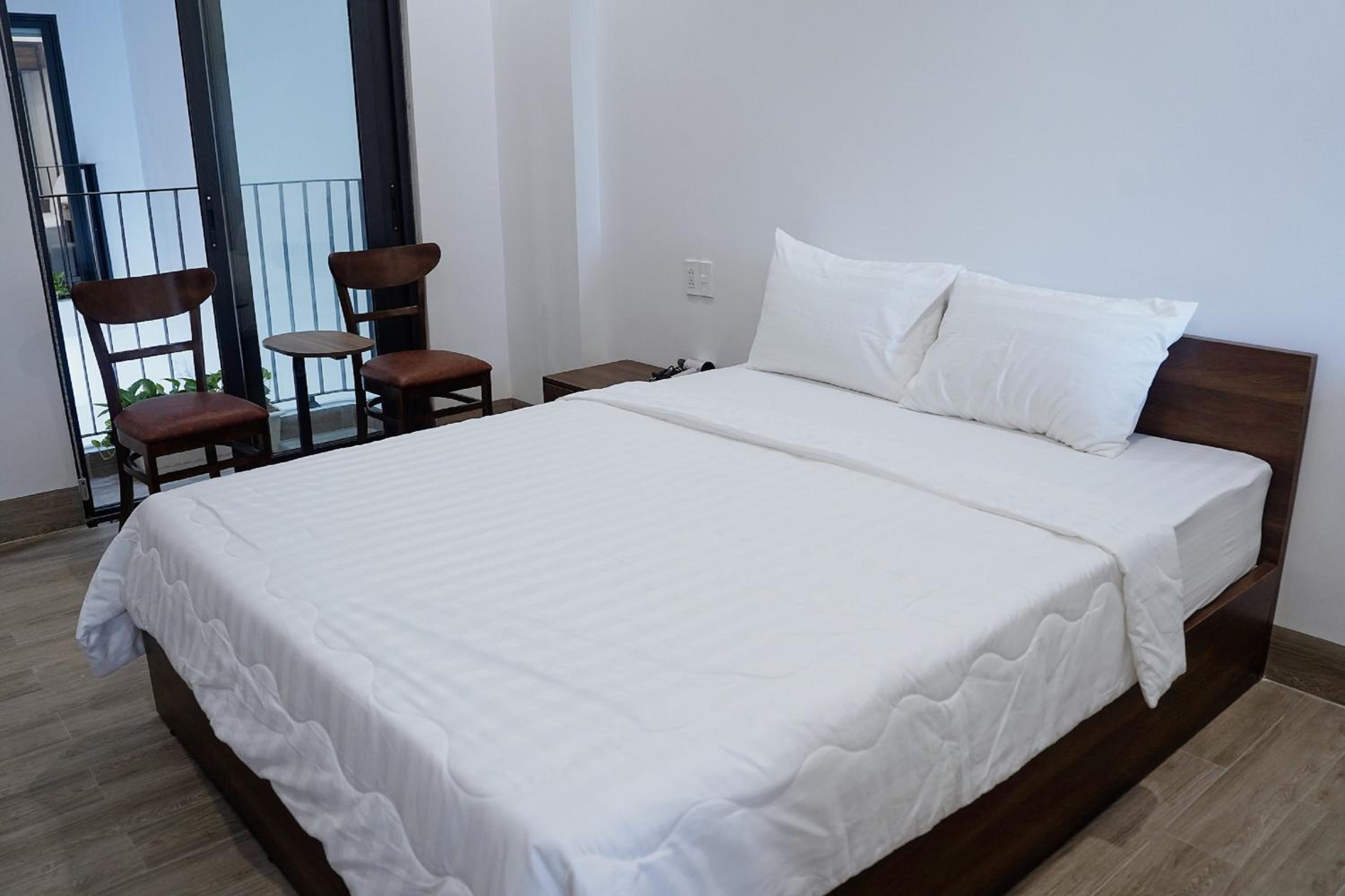 Deluxe Double Room with Bath - Photo 35