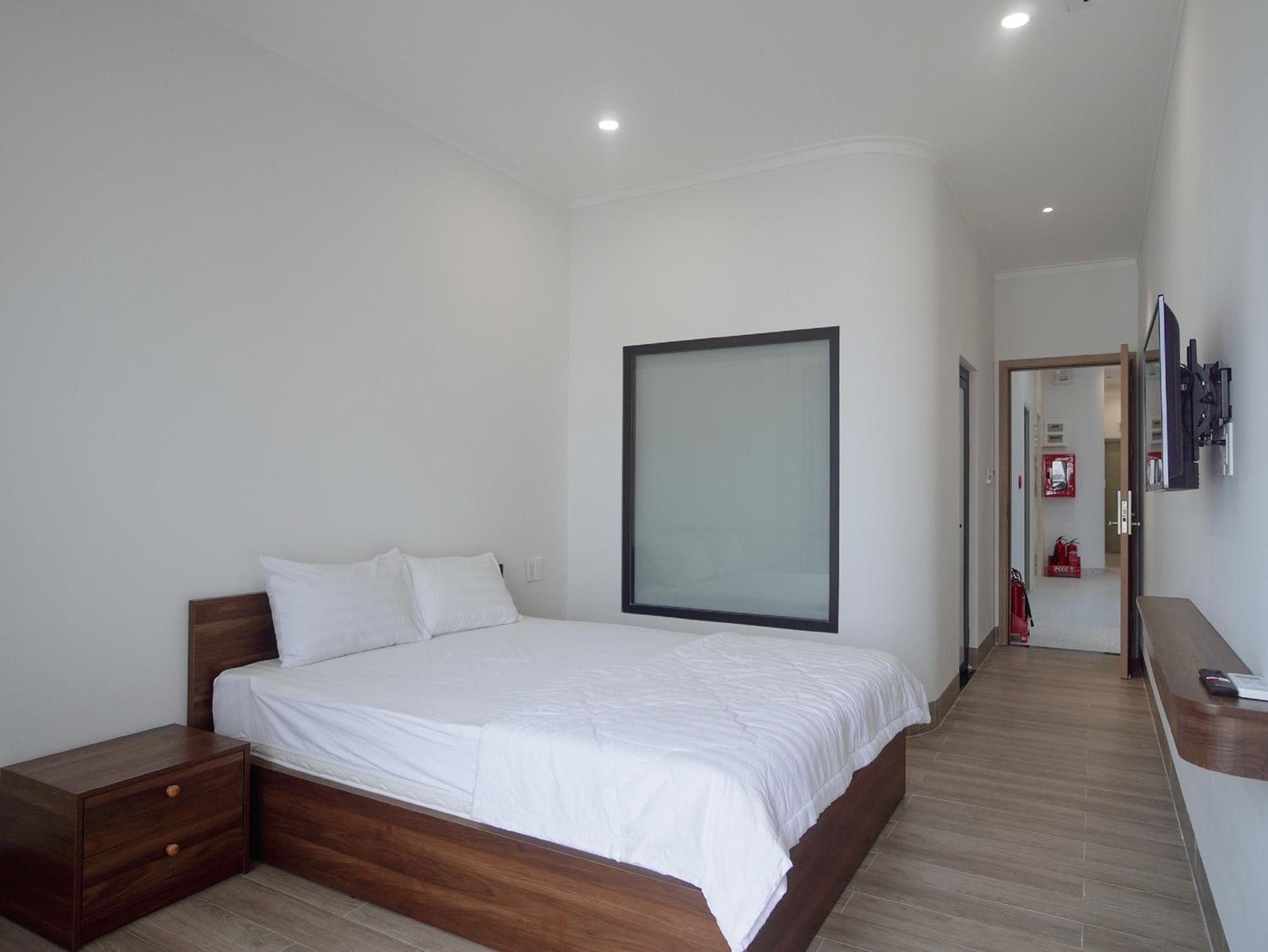 Deluxe Double Room with Bath - Photo 1