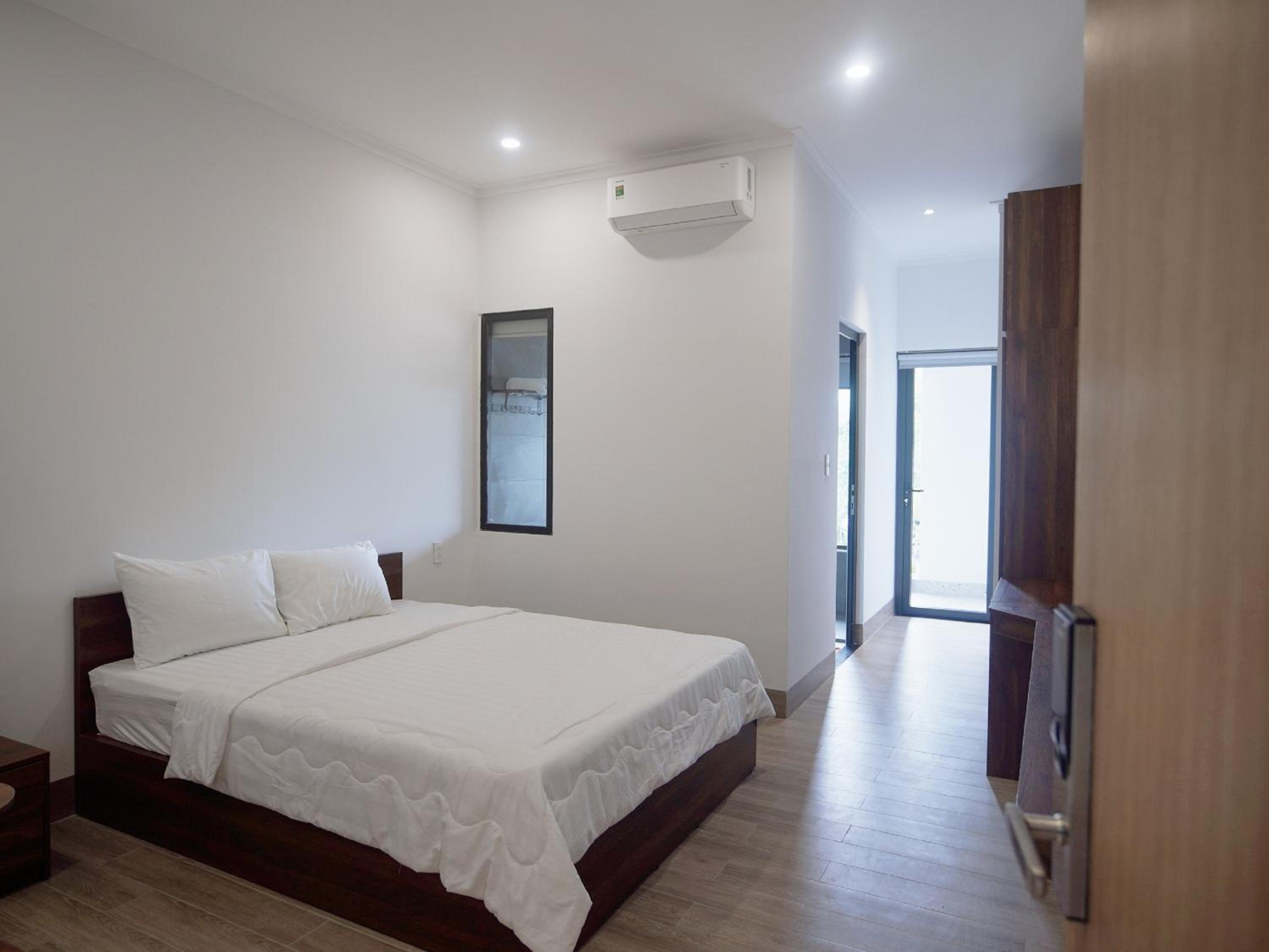 Deluxe Double Room with Bath - Photo 34