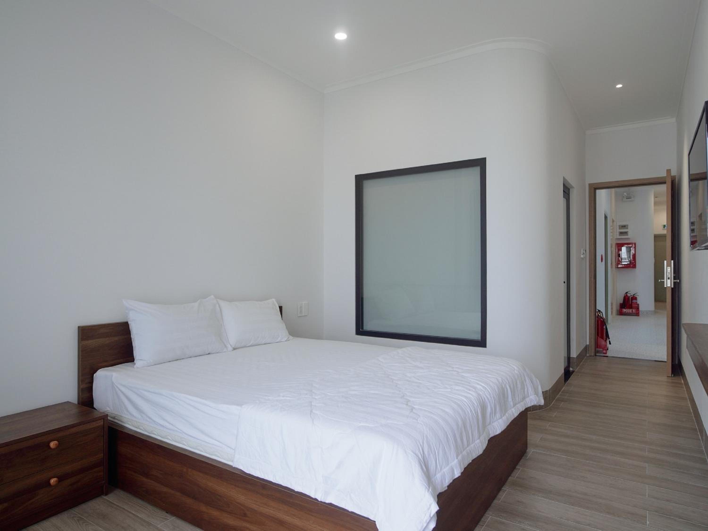 Deluxe Double Room with Bath - Photo 33