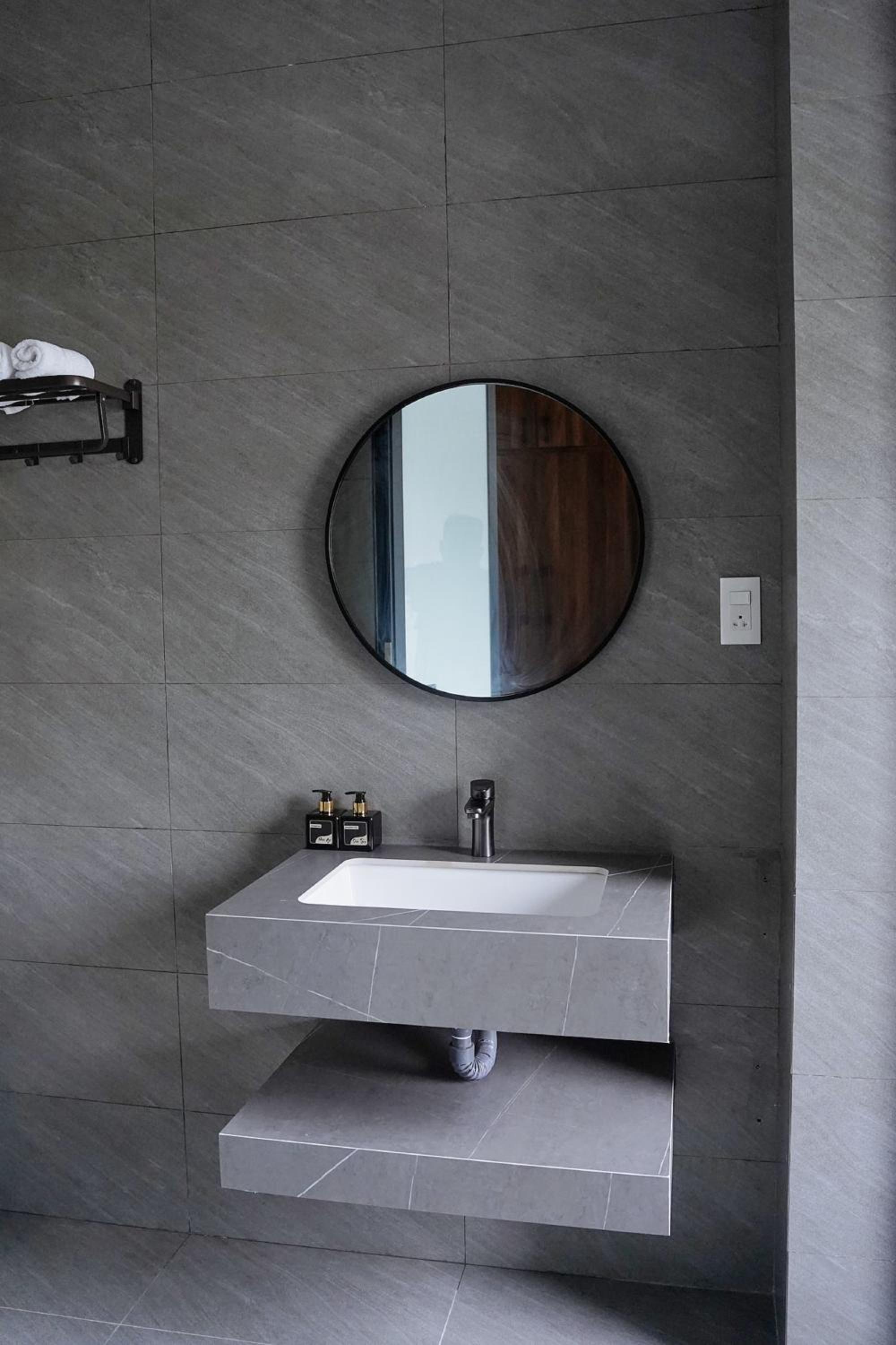 Deluxe Double Room with Bath - Photo 25