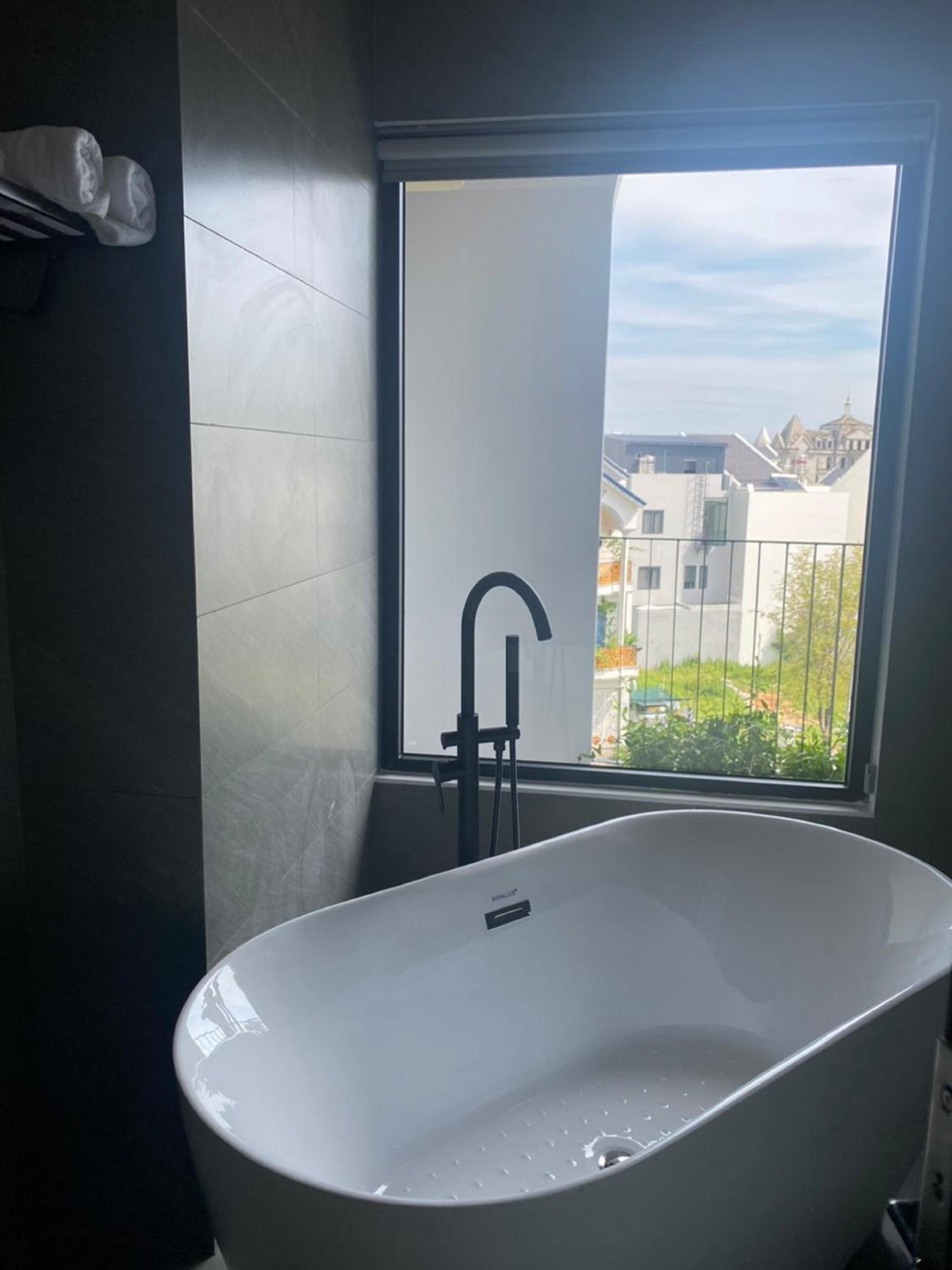 Deluxe Double Room with Bath - Photo 3