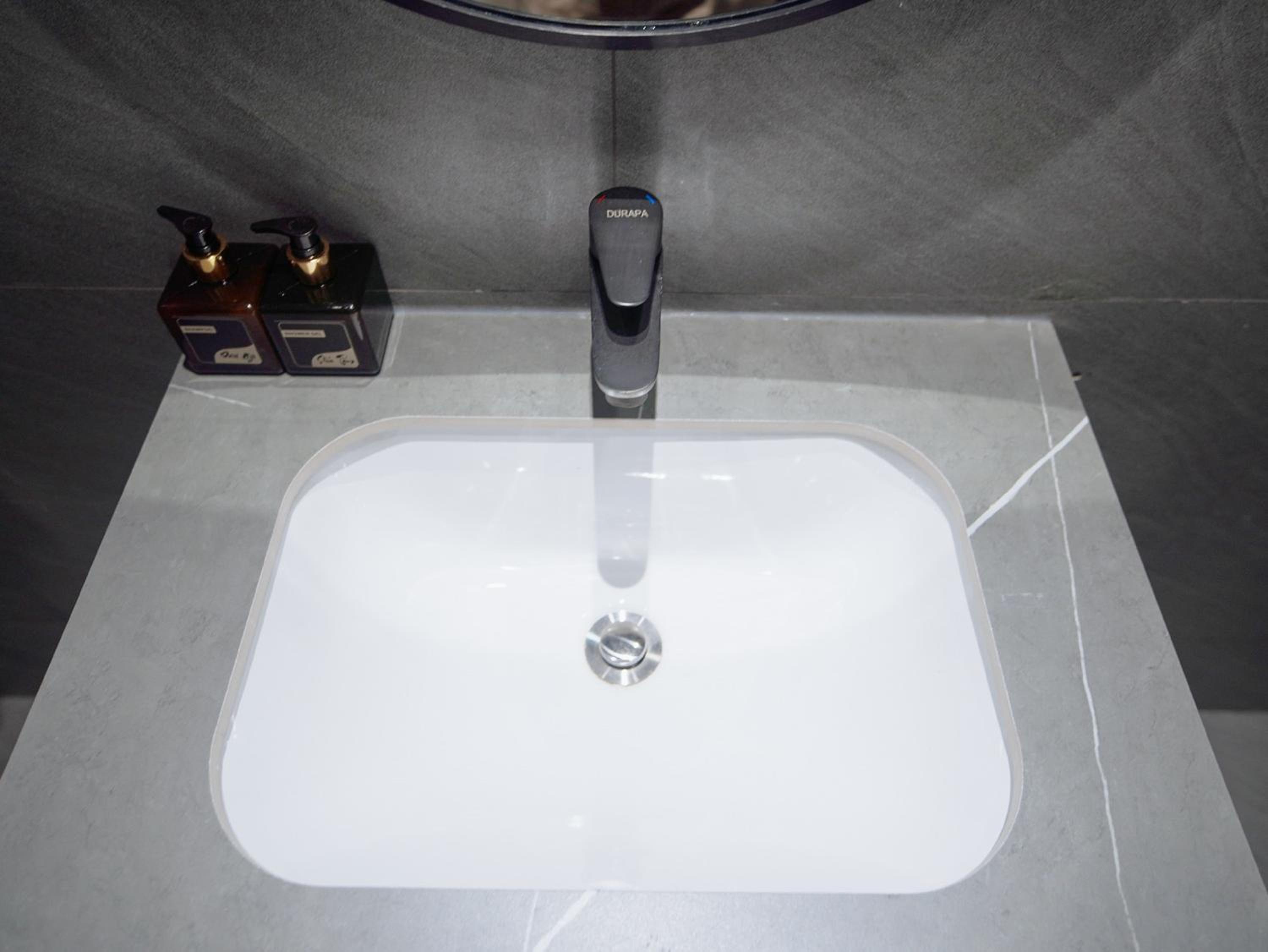 Deluxe Double Room with Bath - Photo 24