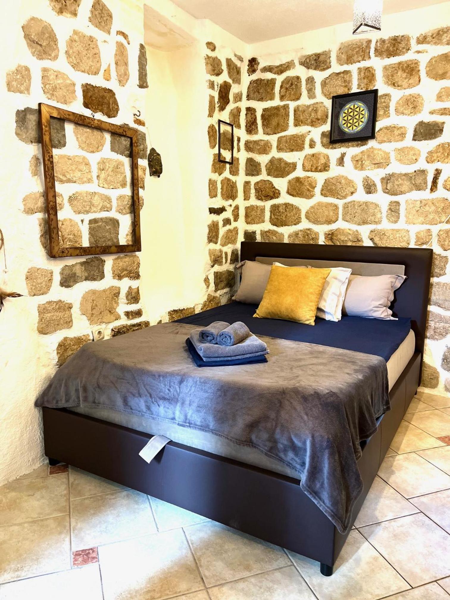 Double Room with Patio - Photo 5