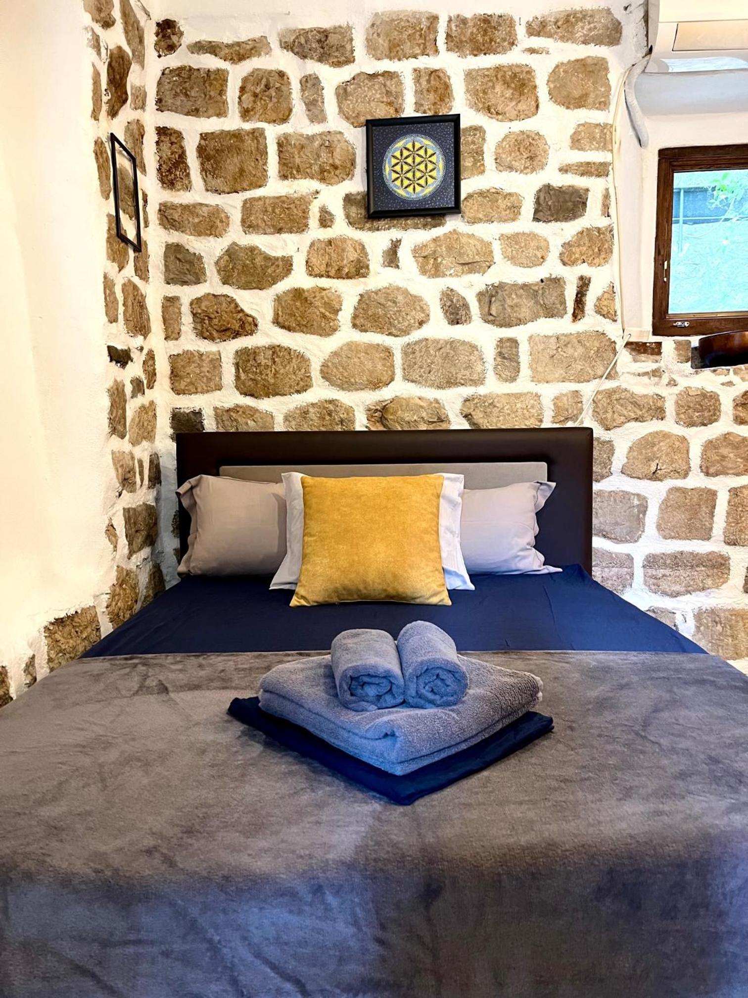 Double Room with Patio - Photo 3