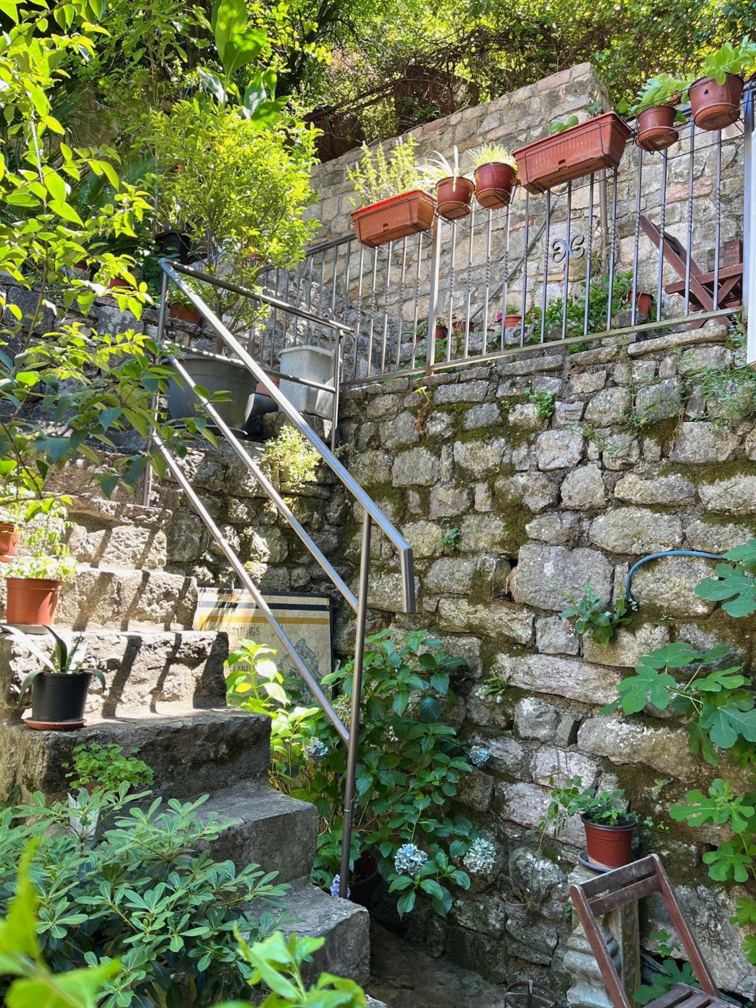 Double Room with Patio - Photo 17