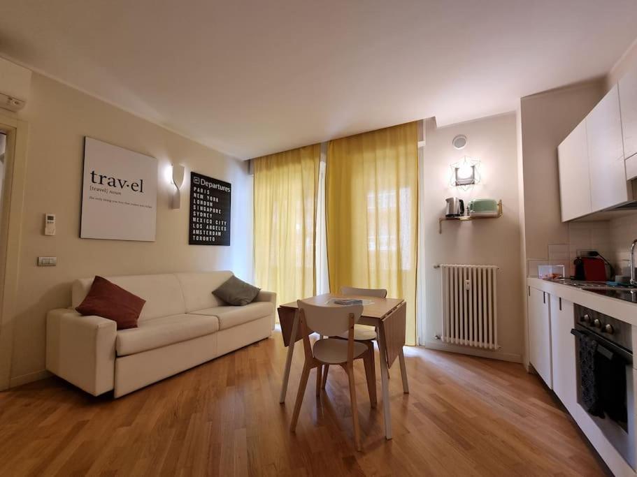 Deluxe One-Bedroom Apartment