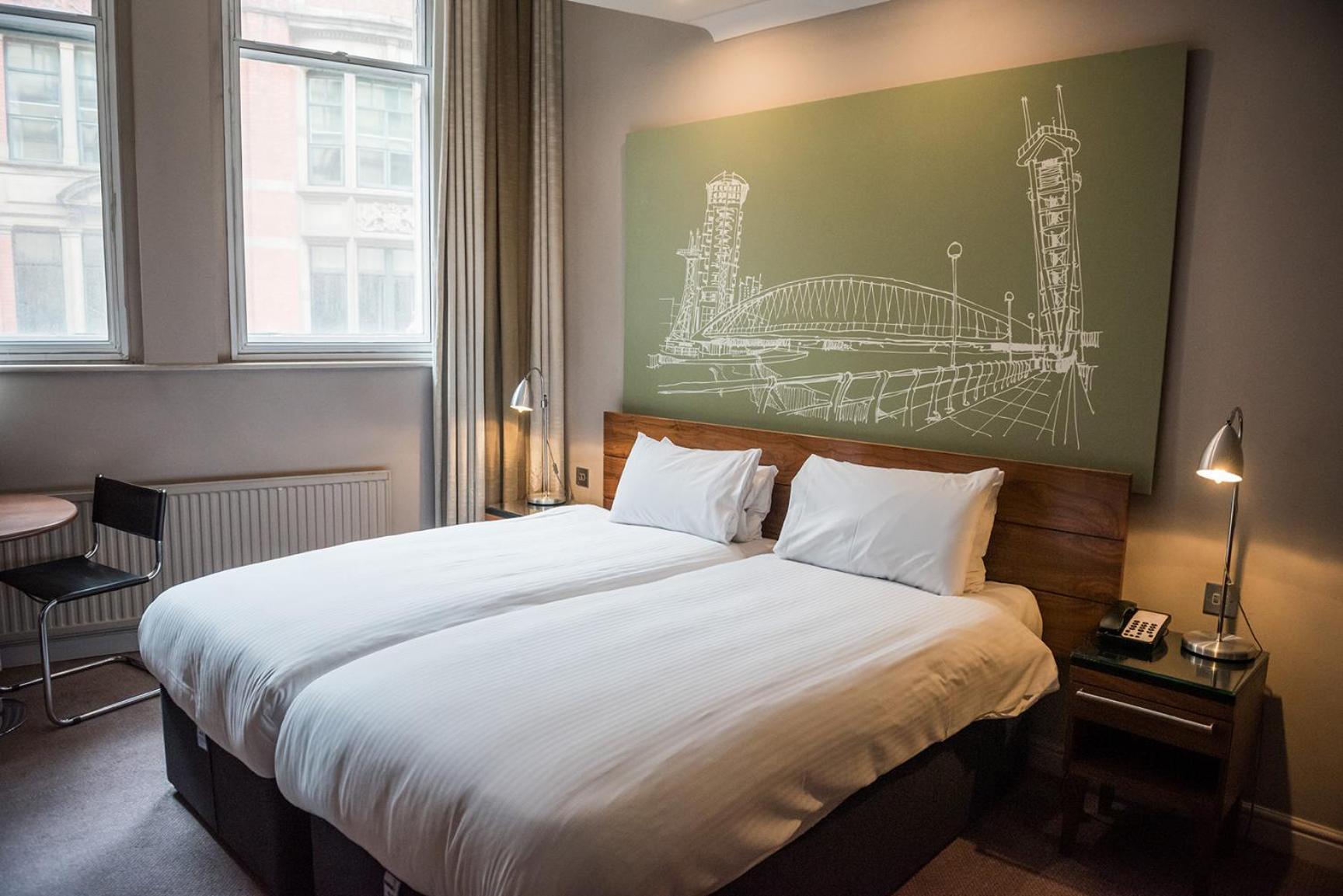 Standard Twin Room - Photo 9