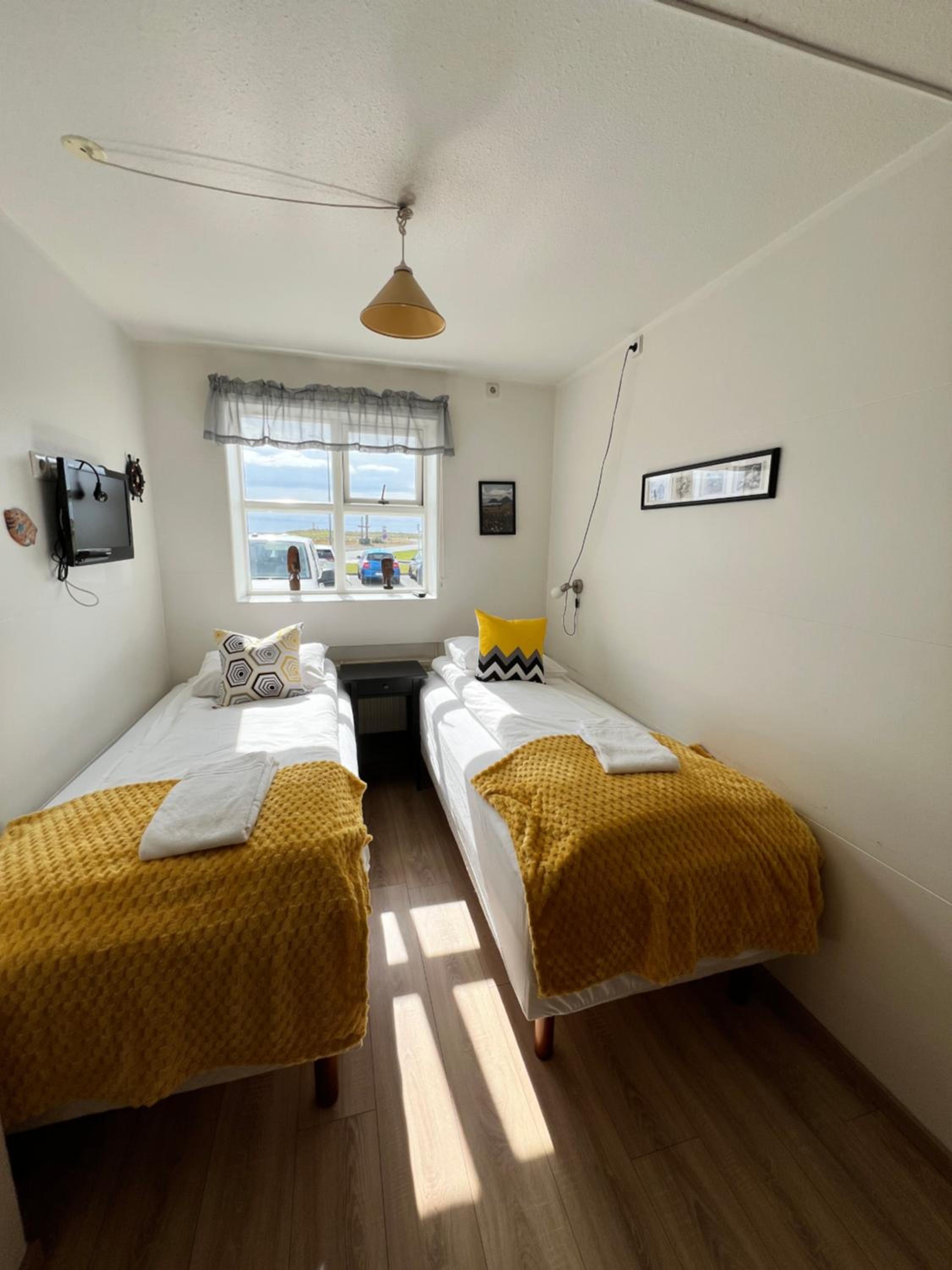 Small Double or Twin Room with Shared Bathroom photo 1