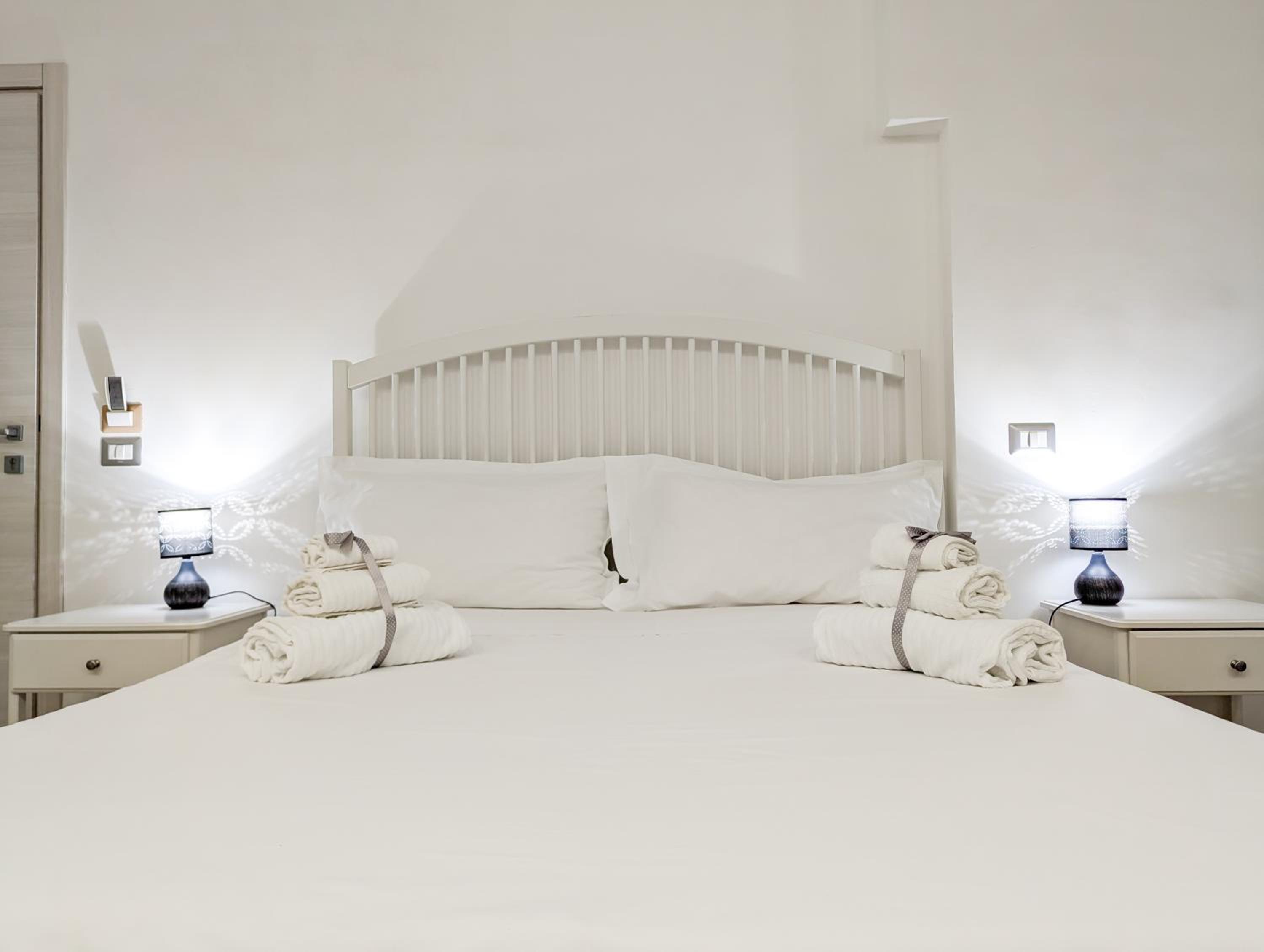 Deluxe Room (2 Adults + 1 Child)