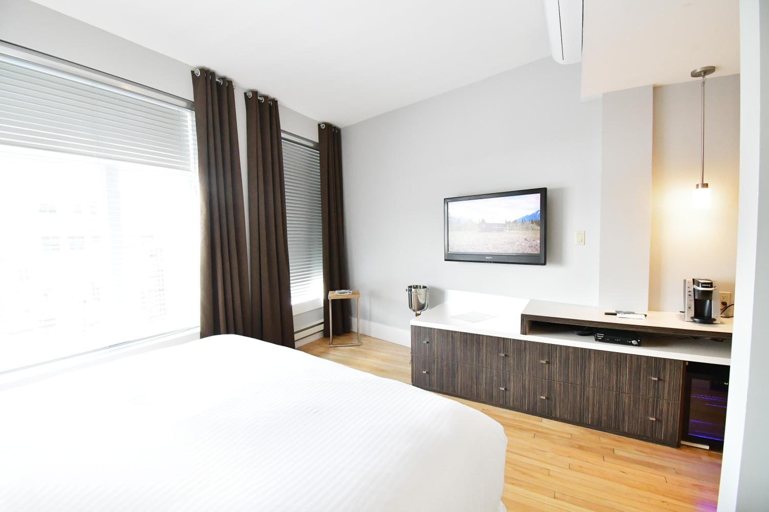 Deluxe King Room photo 3