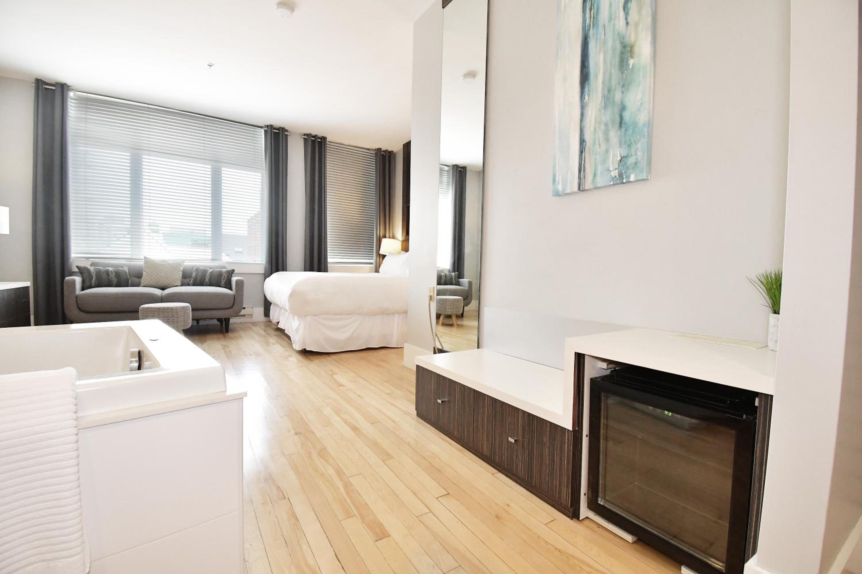 King Suite with Spa Bath photo 3