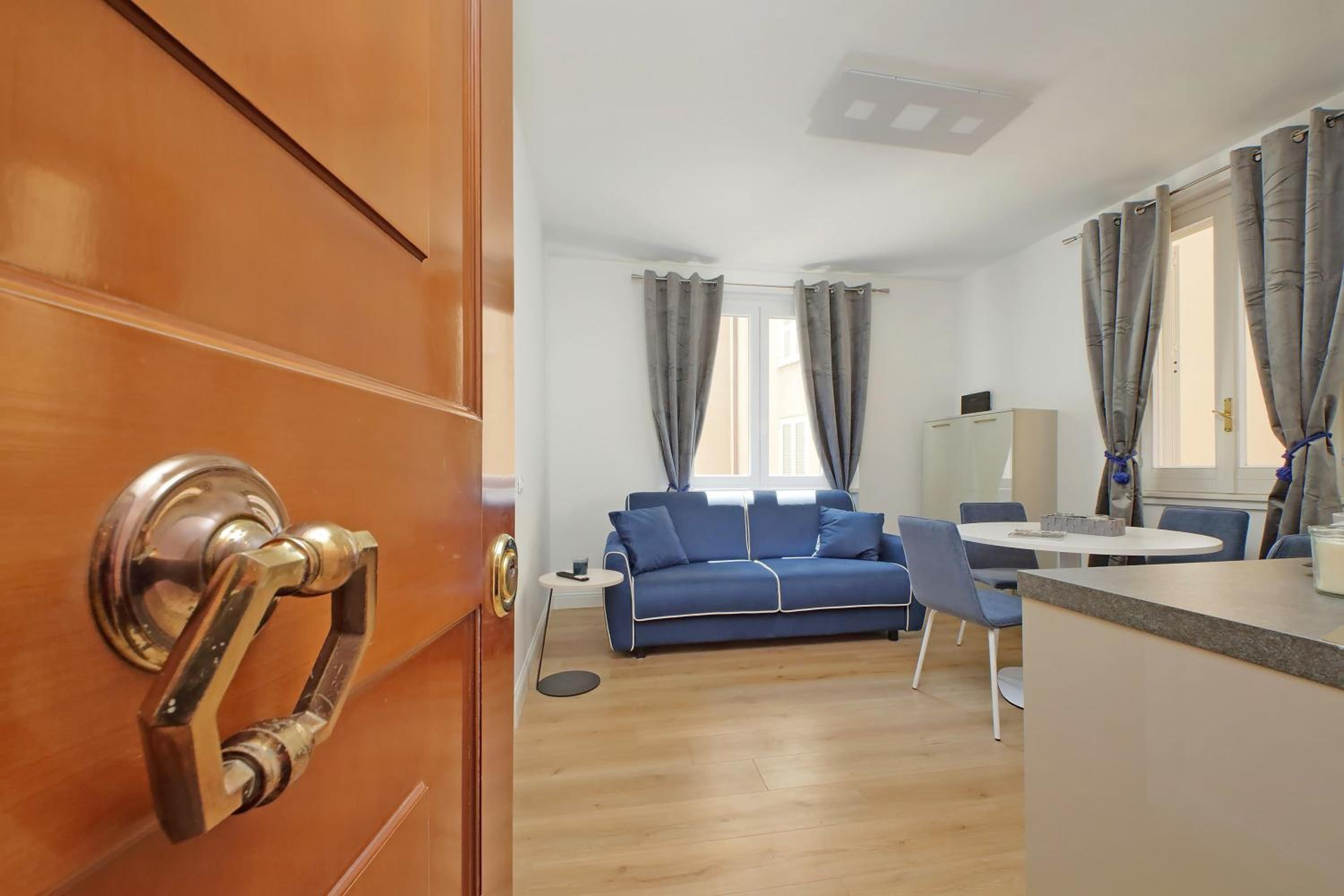 One-Bedroom Apartment