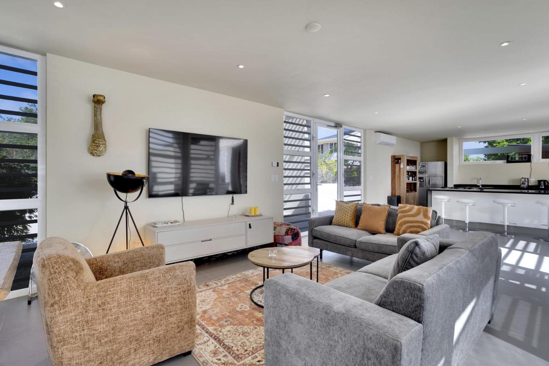 Villa photo 1