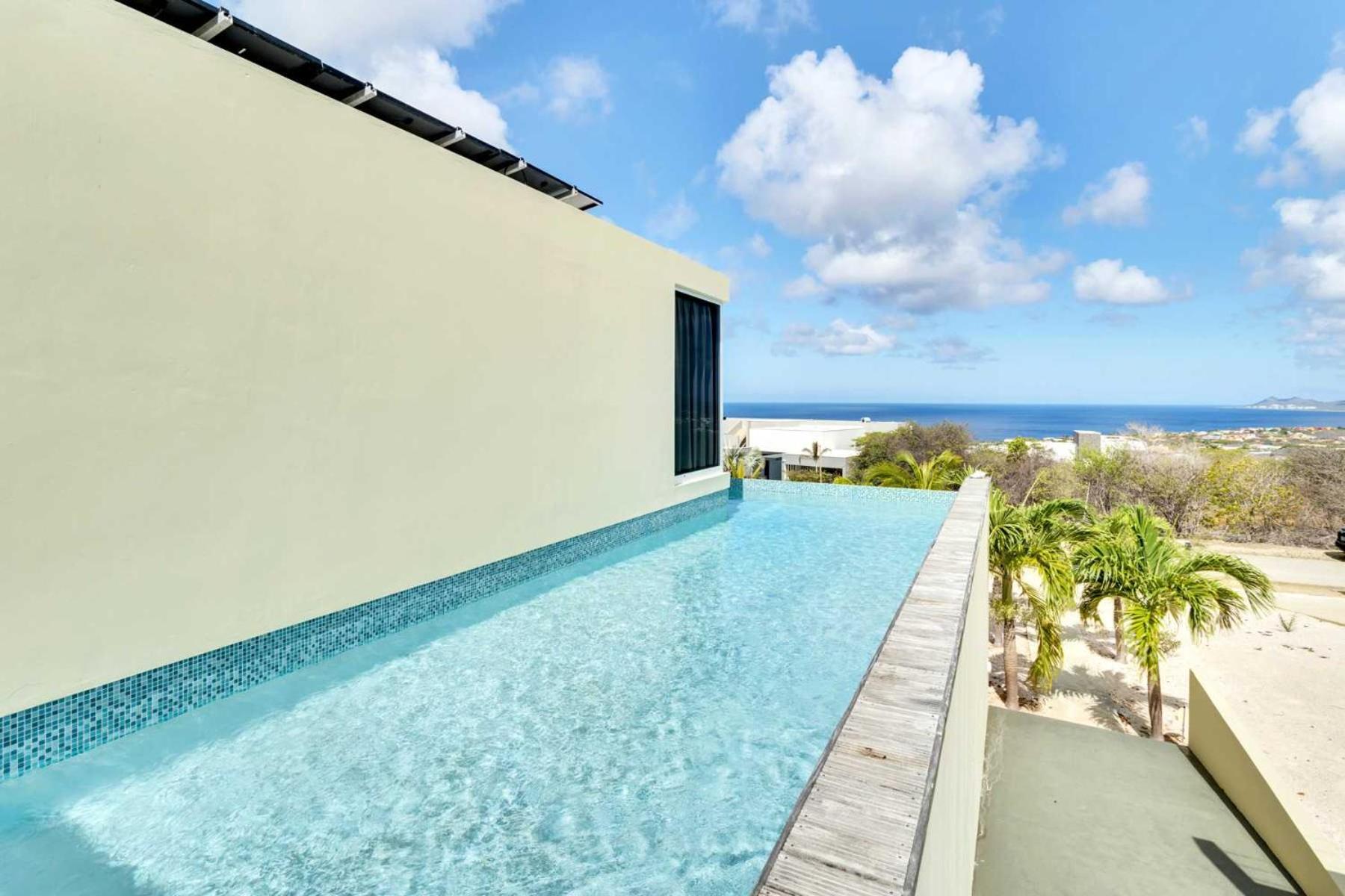 Villa photo 2