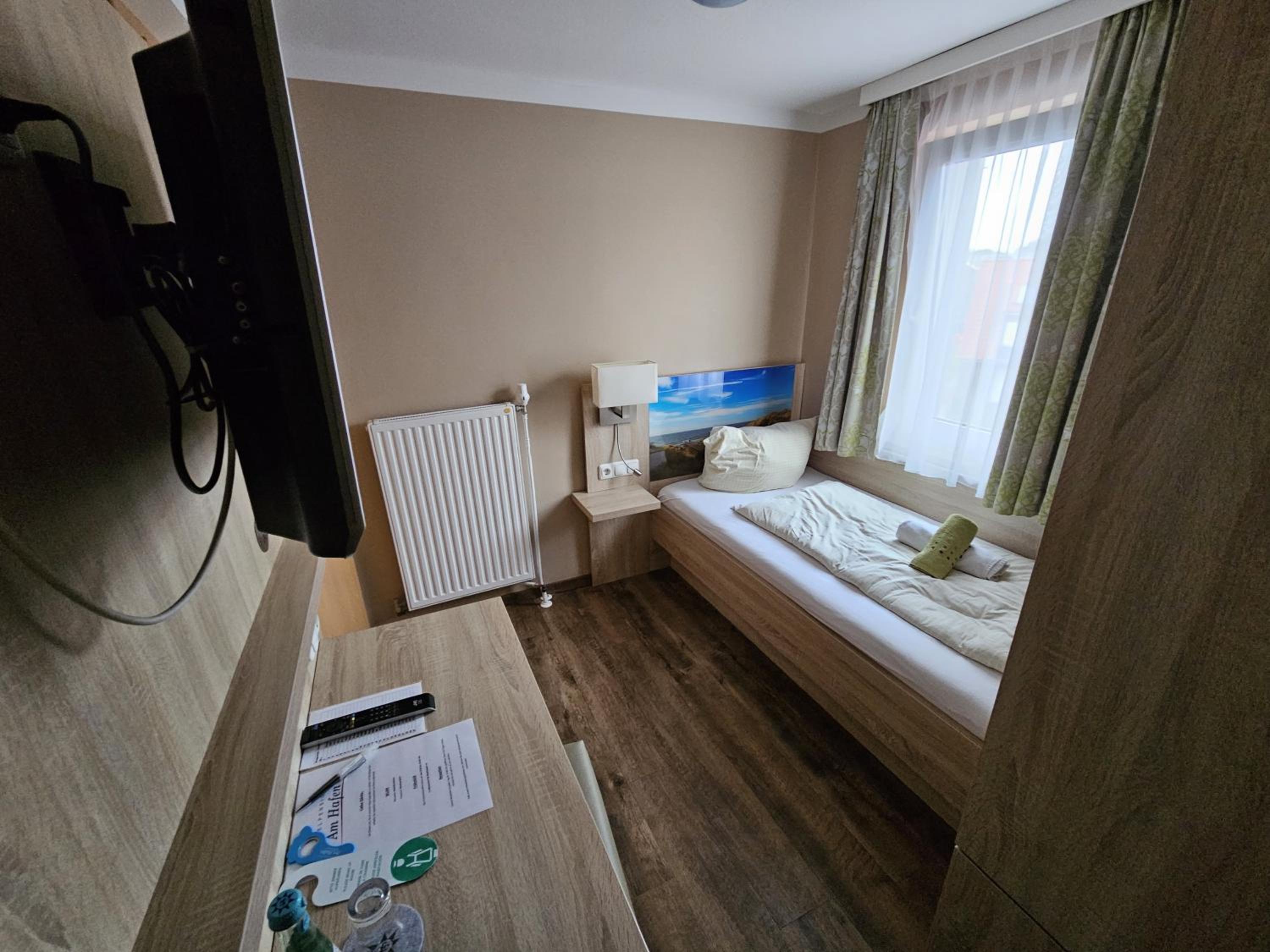 Small Single Room photo 1