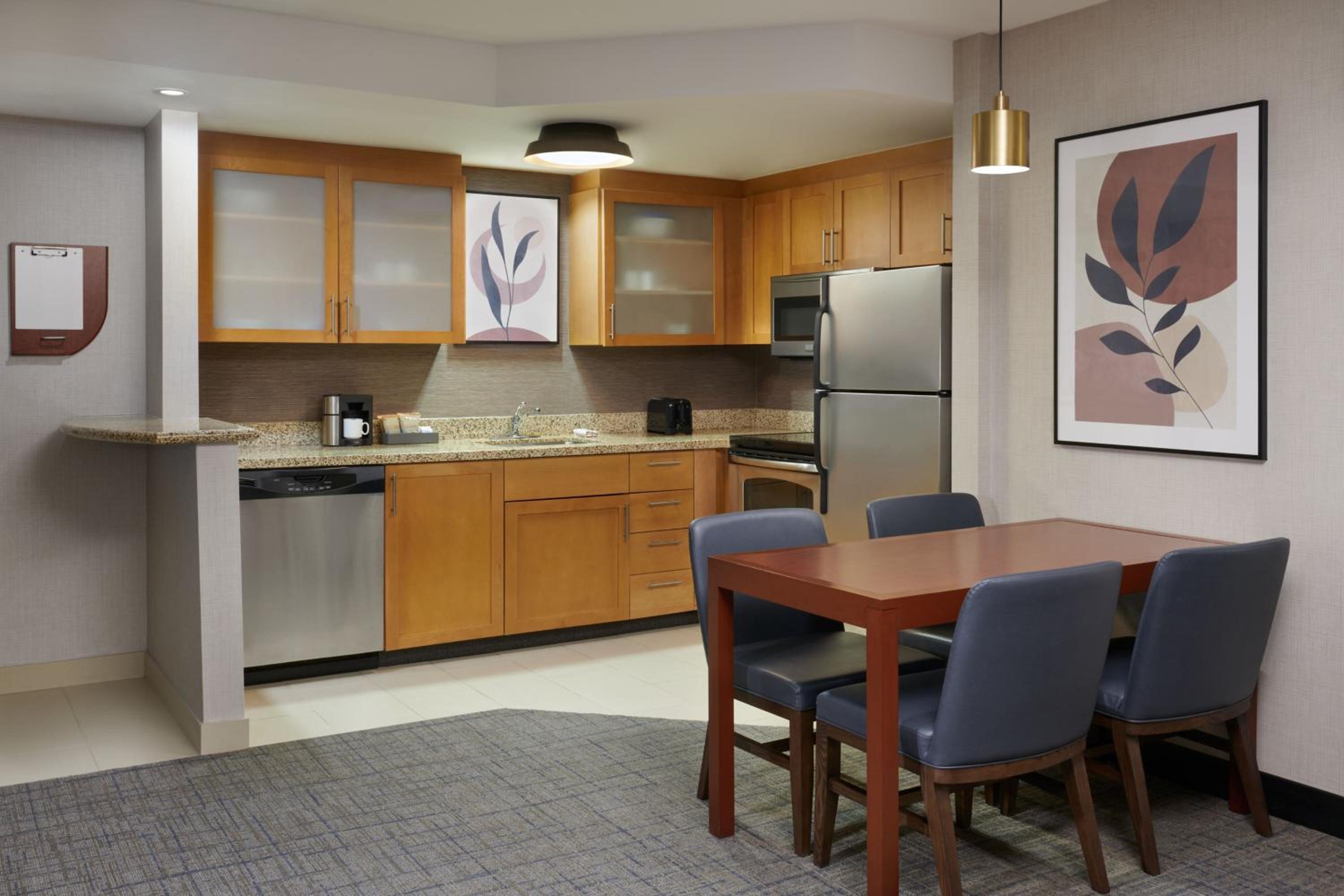 Two-Bedroom Suite - Photo 4