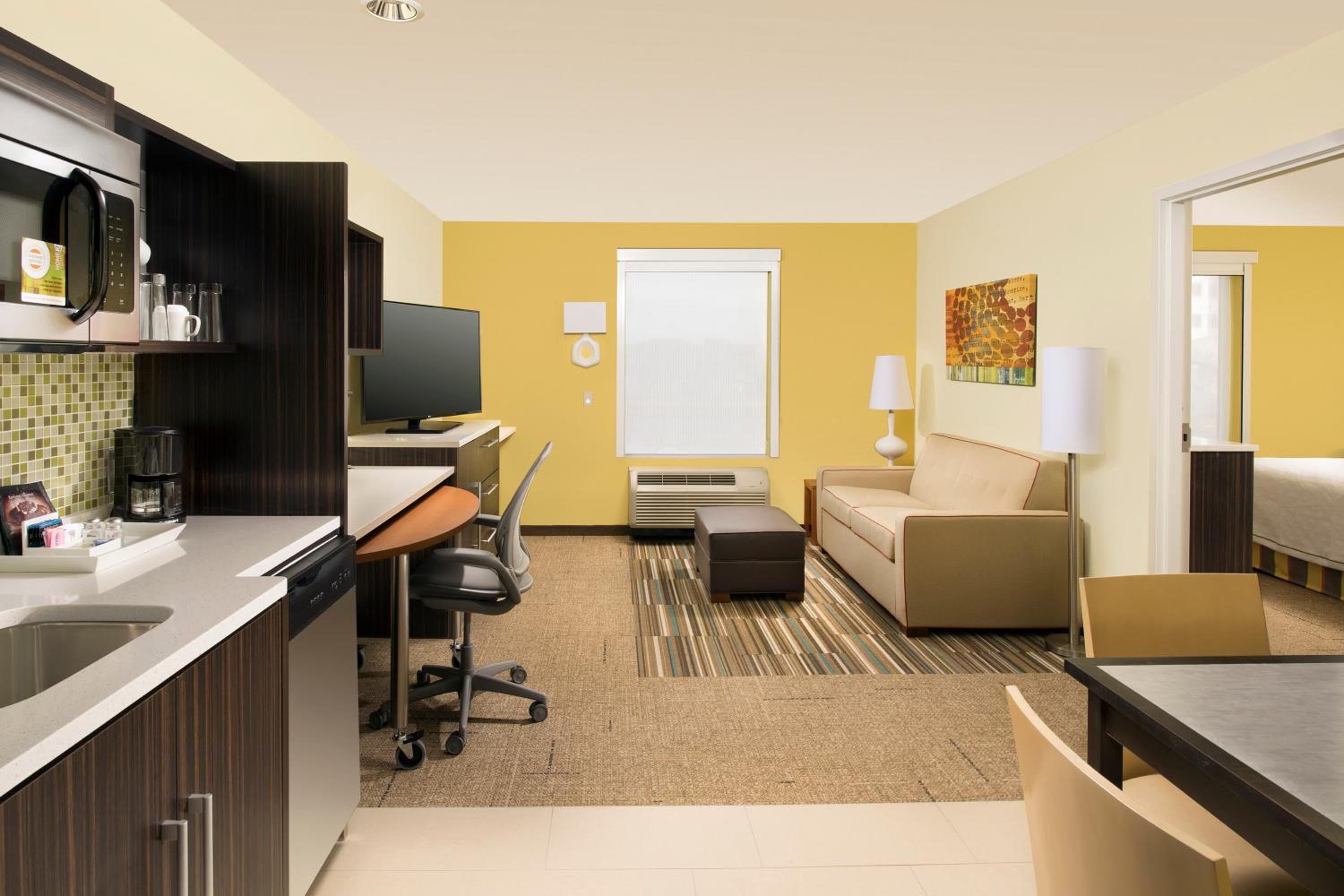 One-Bedroom King Suite - Non-Smoking